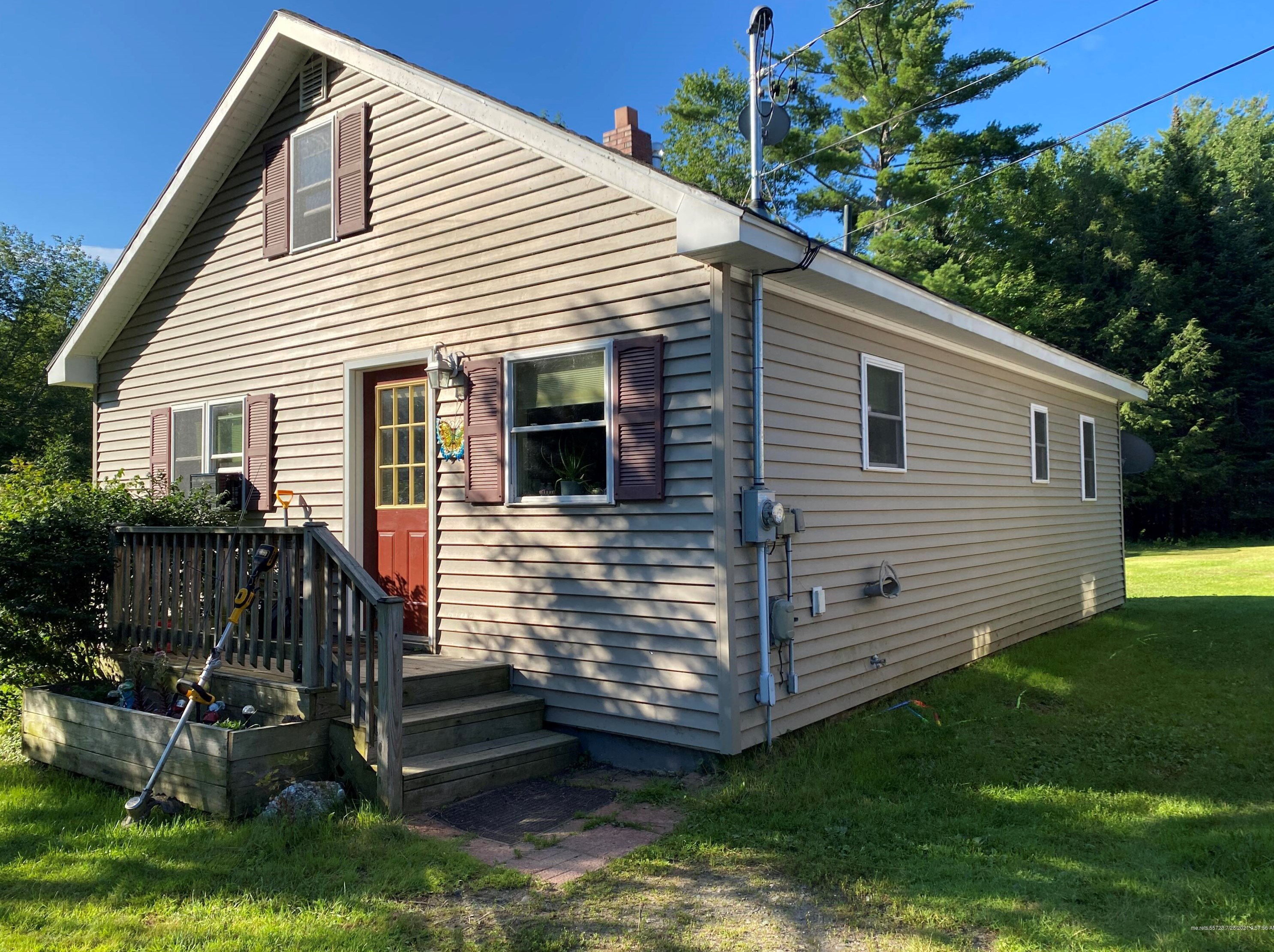 193 Frost St, Lincoln, ME 04457 exterior