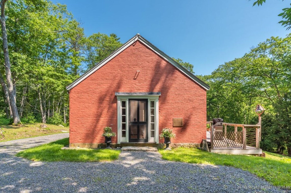 245 River Rd, Edgecomb, ME 04556