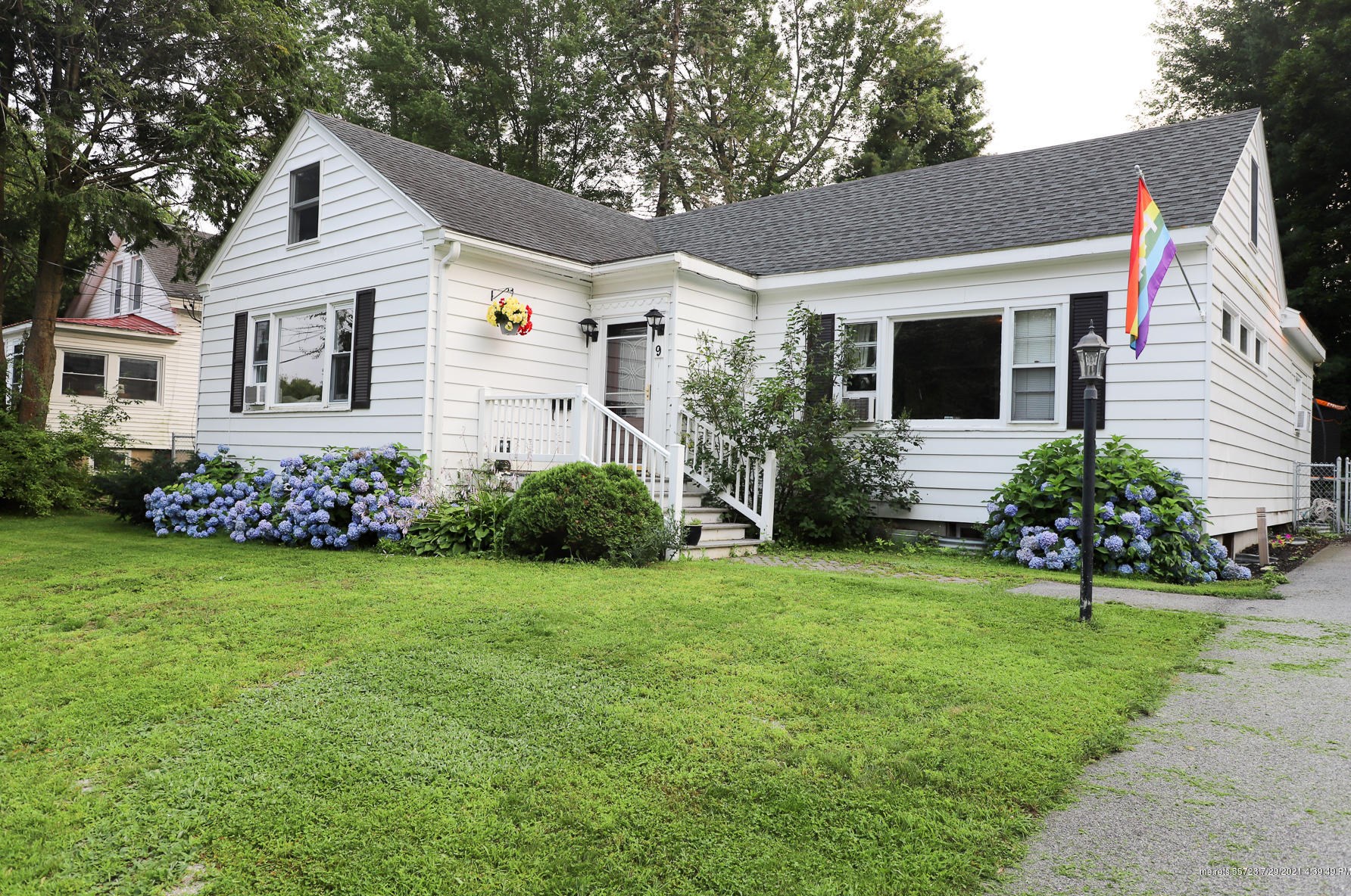 9 Lawn Ave, Portland, ME 04106-3107