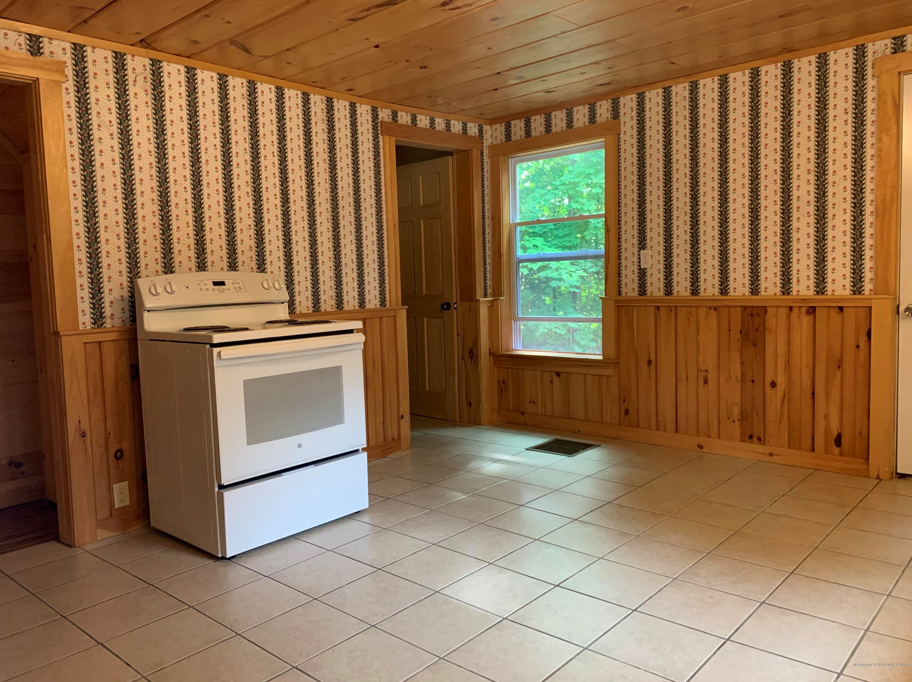 28 Winter St, Madison ME  04950-1414 exterior