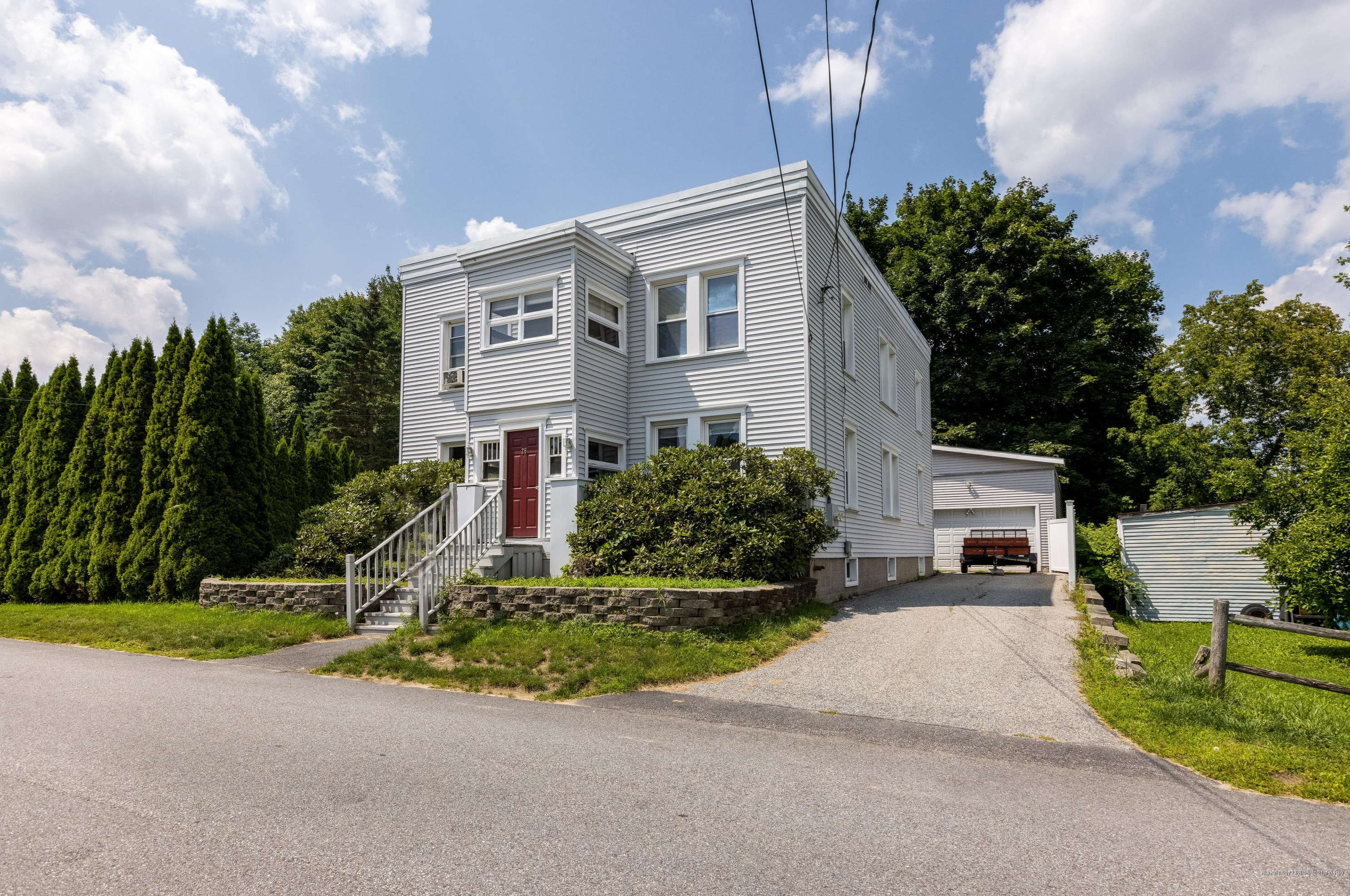26 Moody St, Lewiston, ME 04240