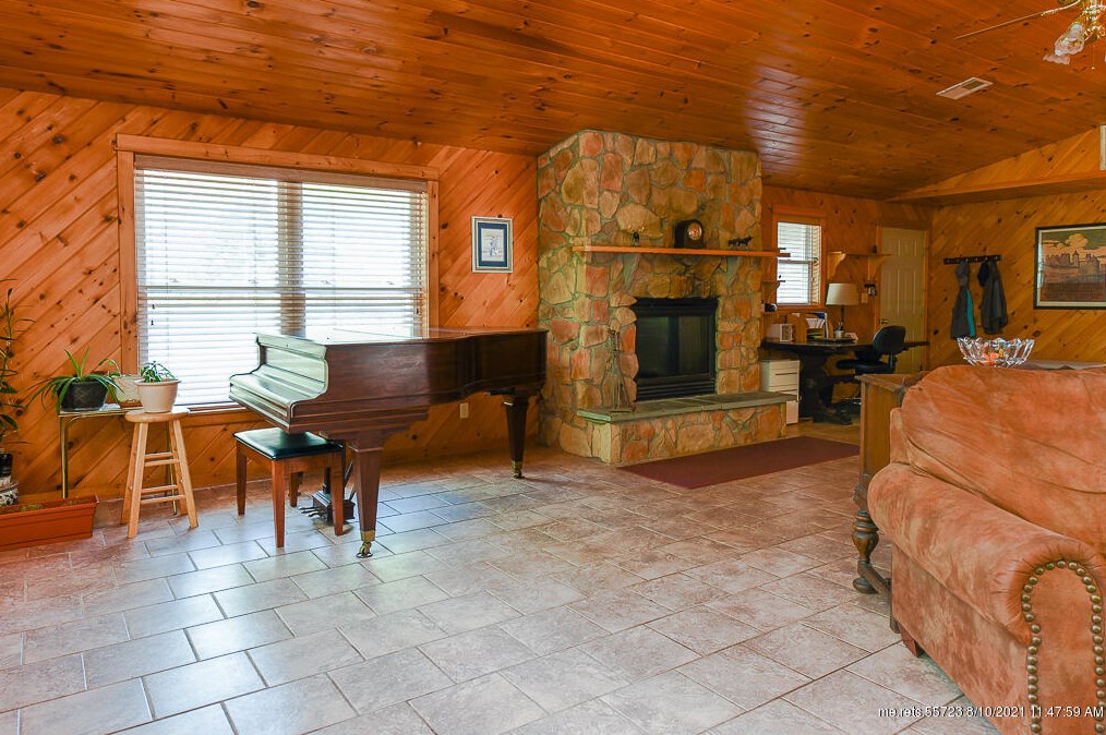 592 Maine St, Stoneham, ME 04231