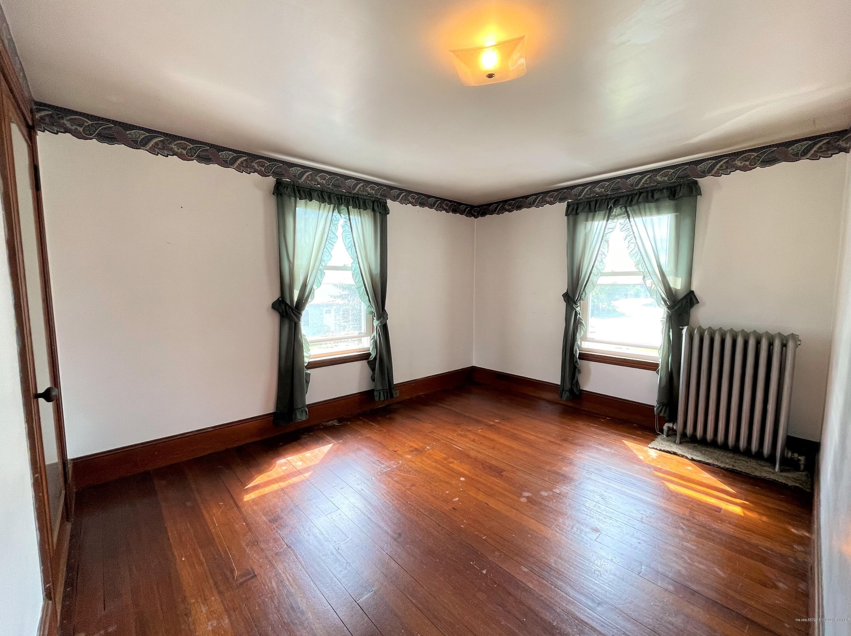 91 Pleasant St, Westbrook ME  04092-4028 exterior