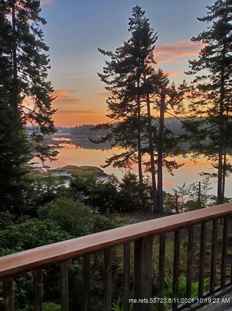 16 Picnic Point Dr, Deer Isle, ME 04627