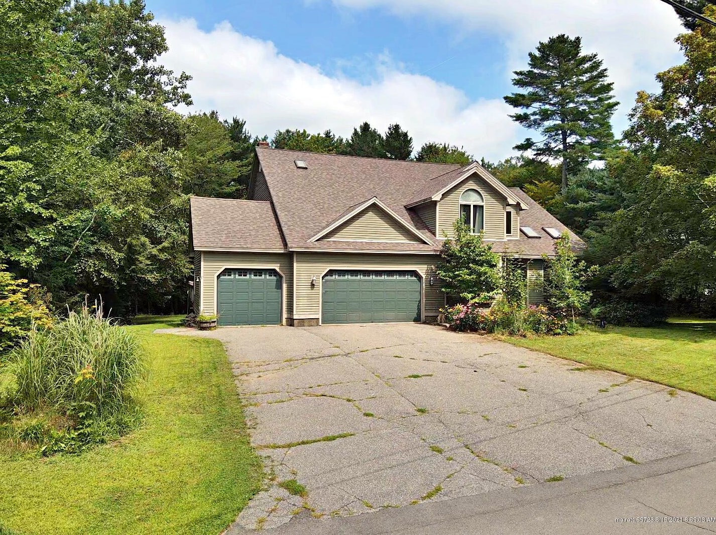 84 Oak Grove Dr, Brewer, ME 04412