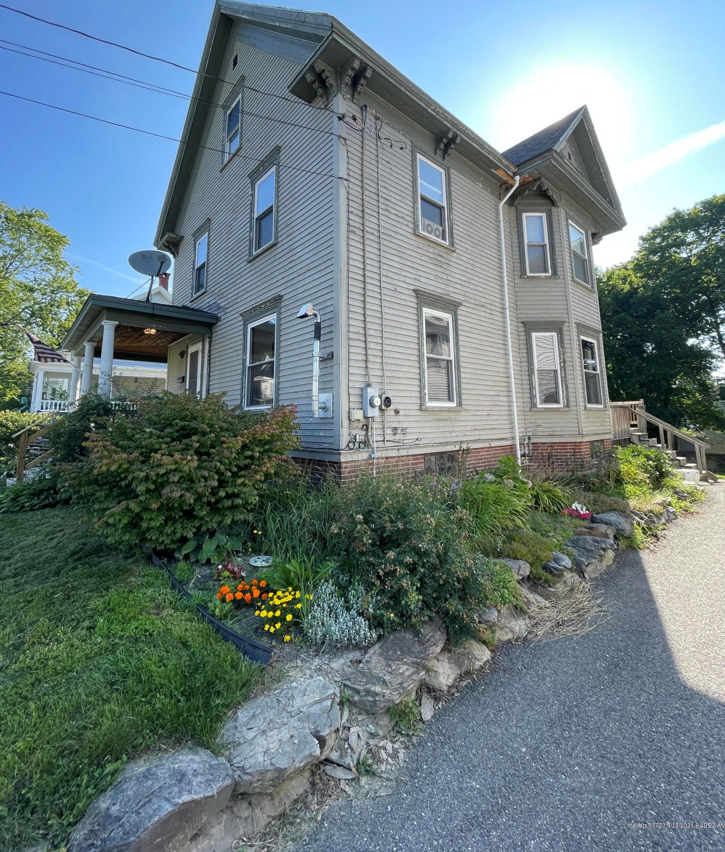 44 6th St, Bangor, ME 04401-6027