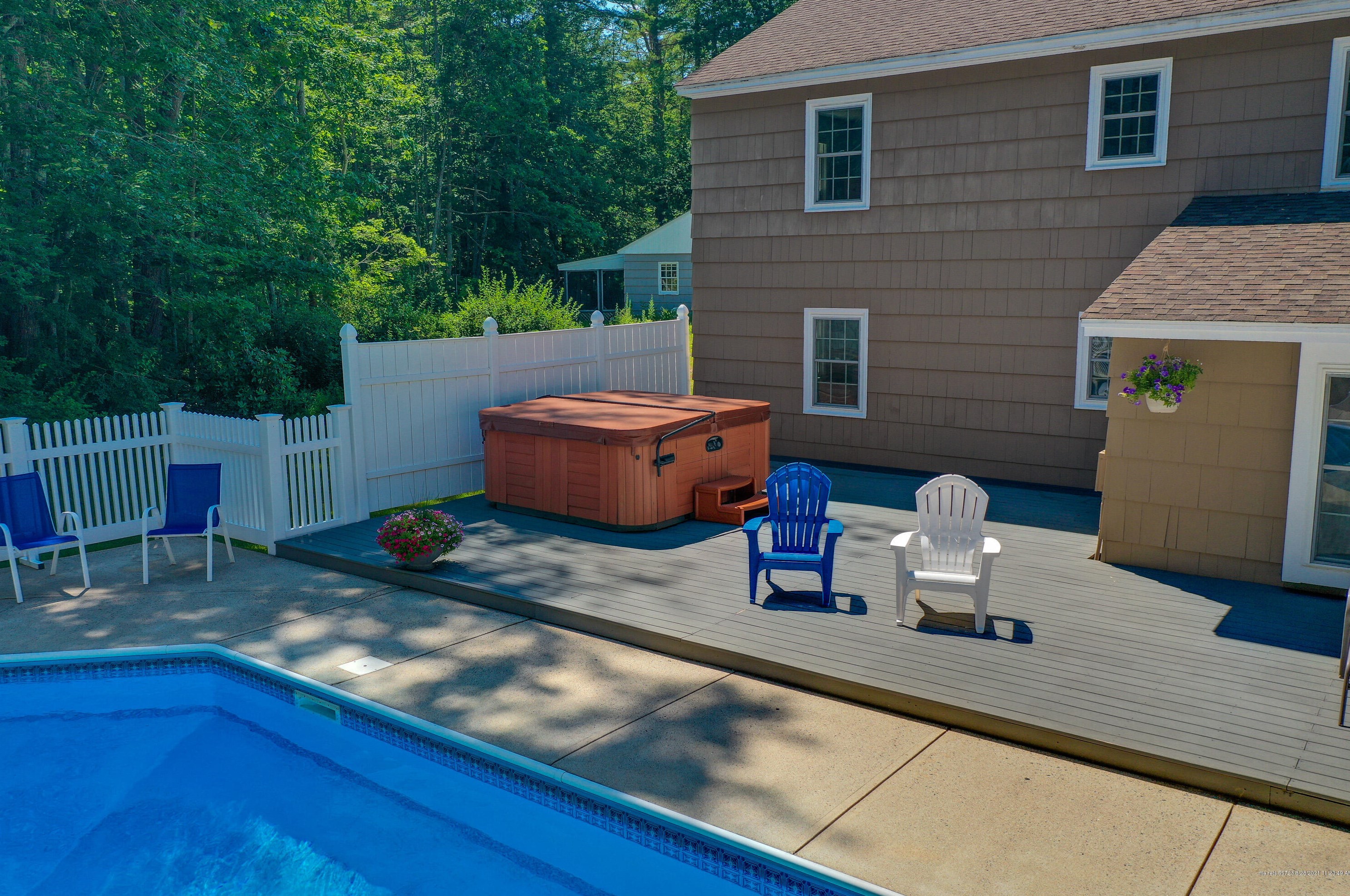 4 Forest Ln, Kennebunk ME  04043-6919 exterior