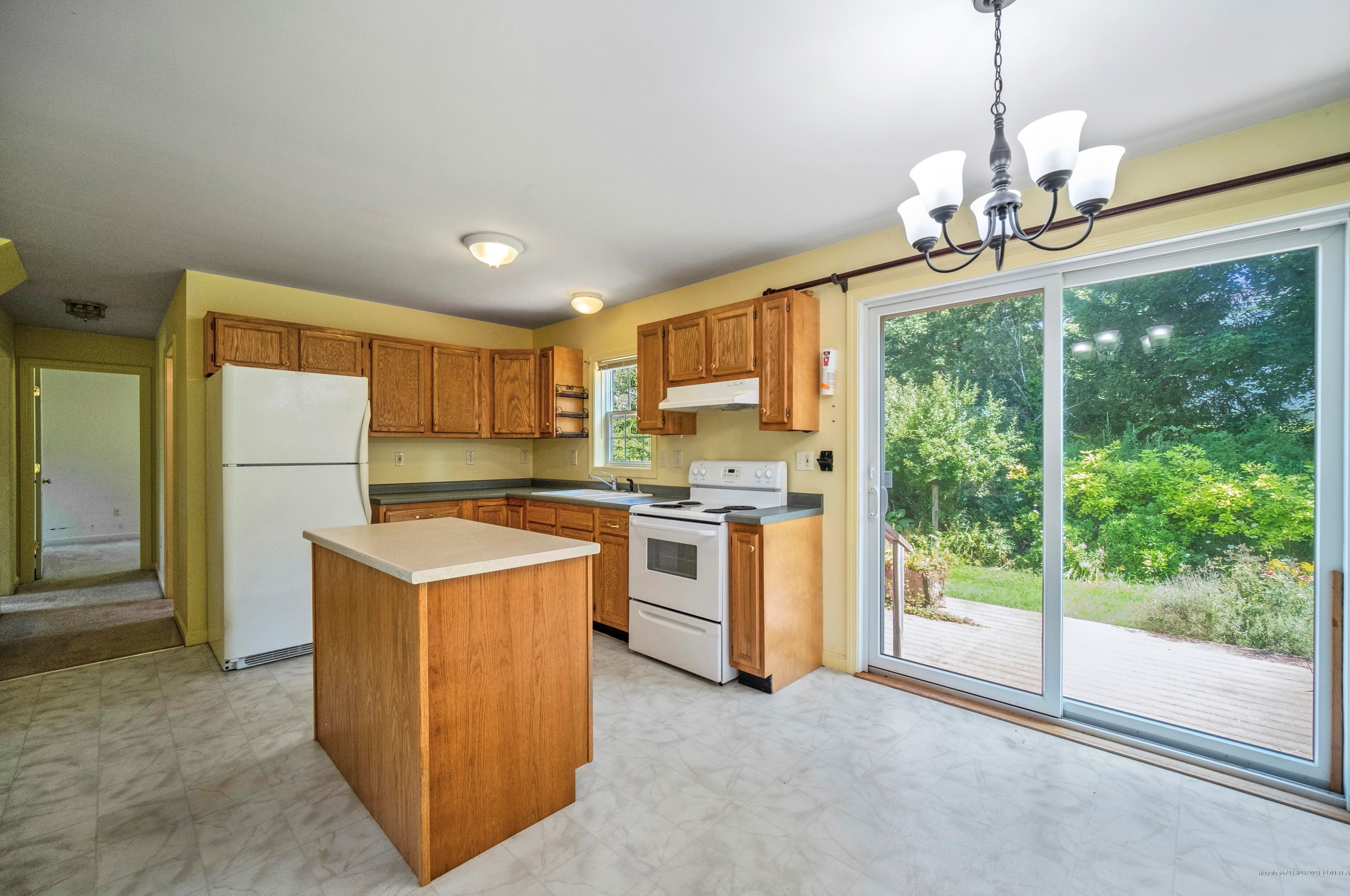 9 Nevelson St, Rockland, ME 04841