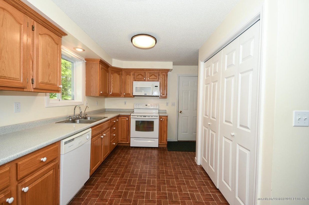175 Dutton Hill, Gray, ME 04039