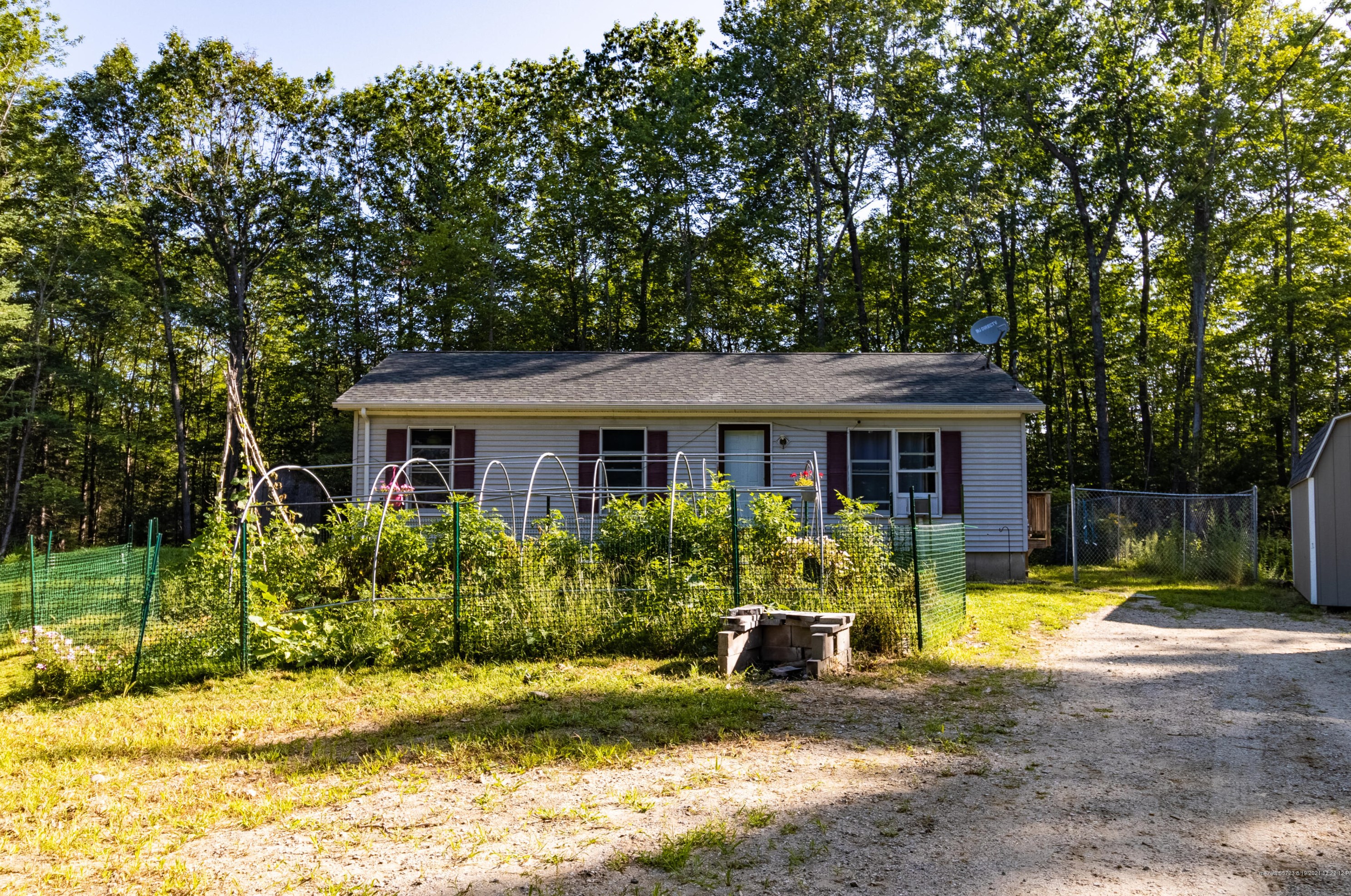 35 Chickadee Dr, Auburn, ME 04210-8472