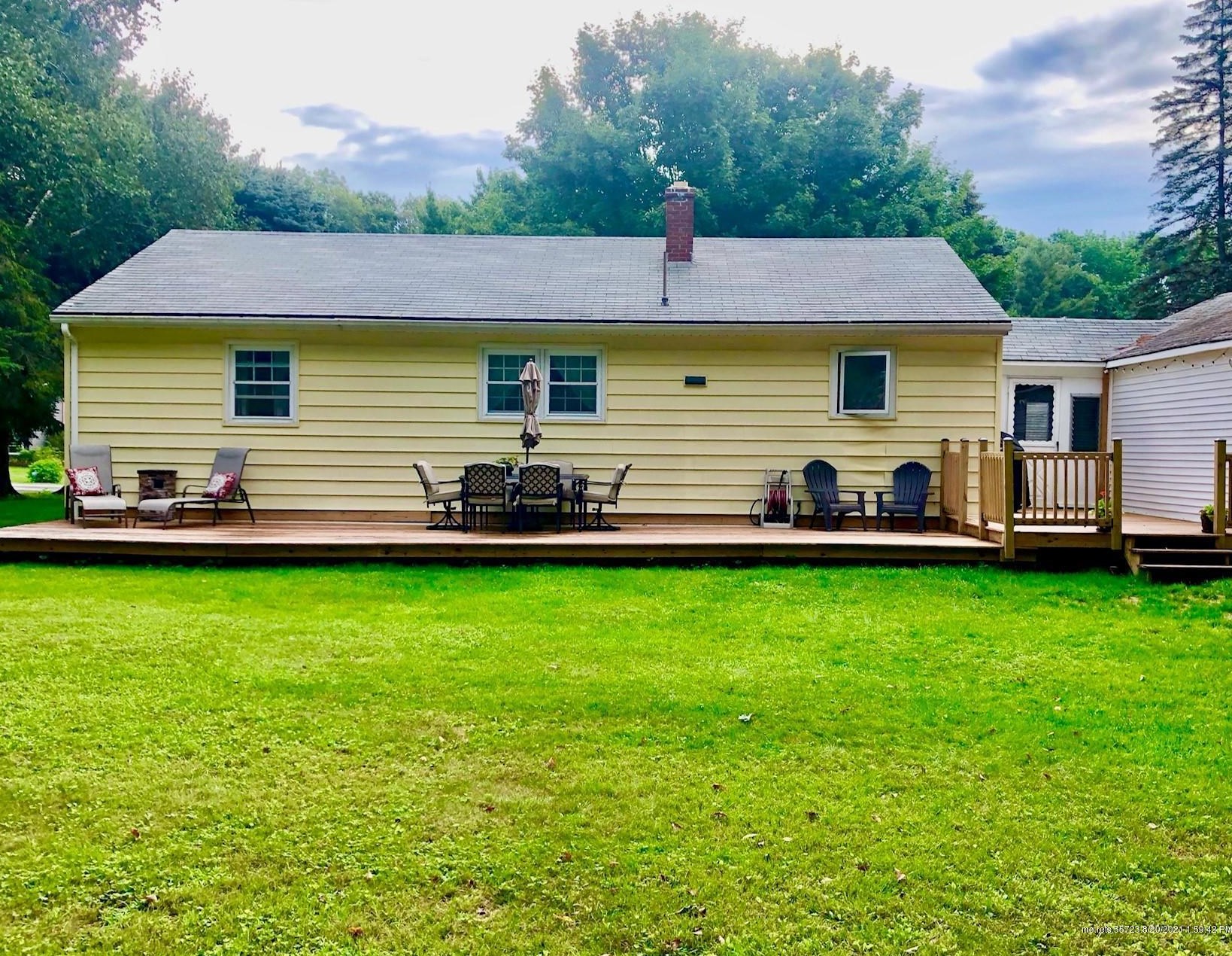 40 Woodridge Dr, Manchester, ME 04351