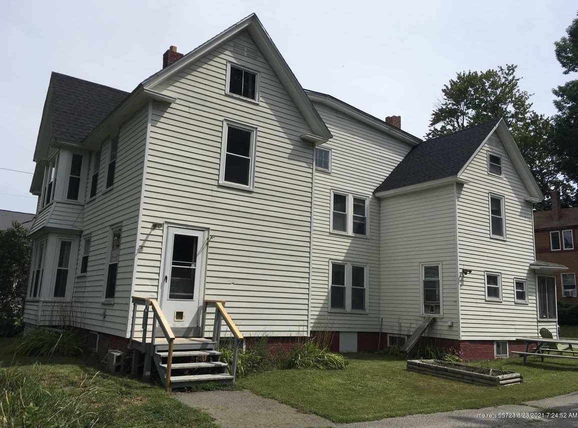 40 School St, Augusta, ME 04330