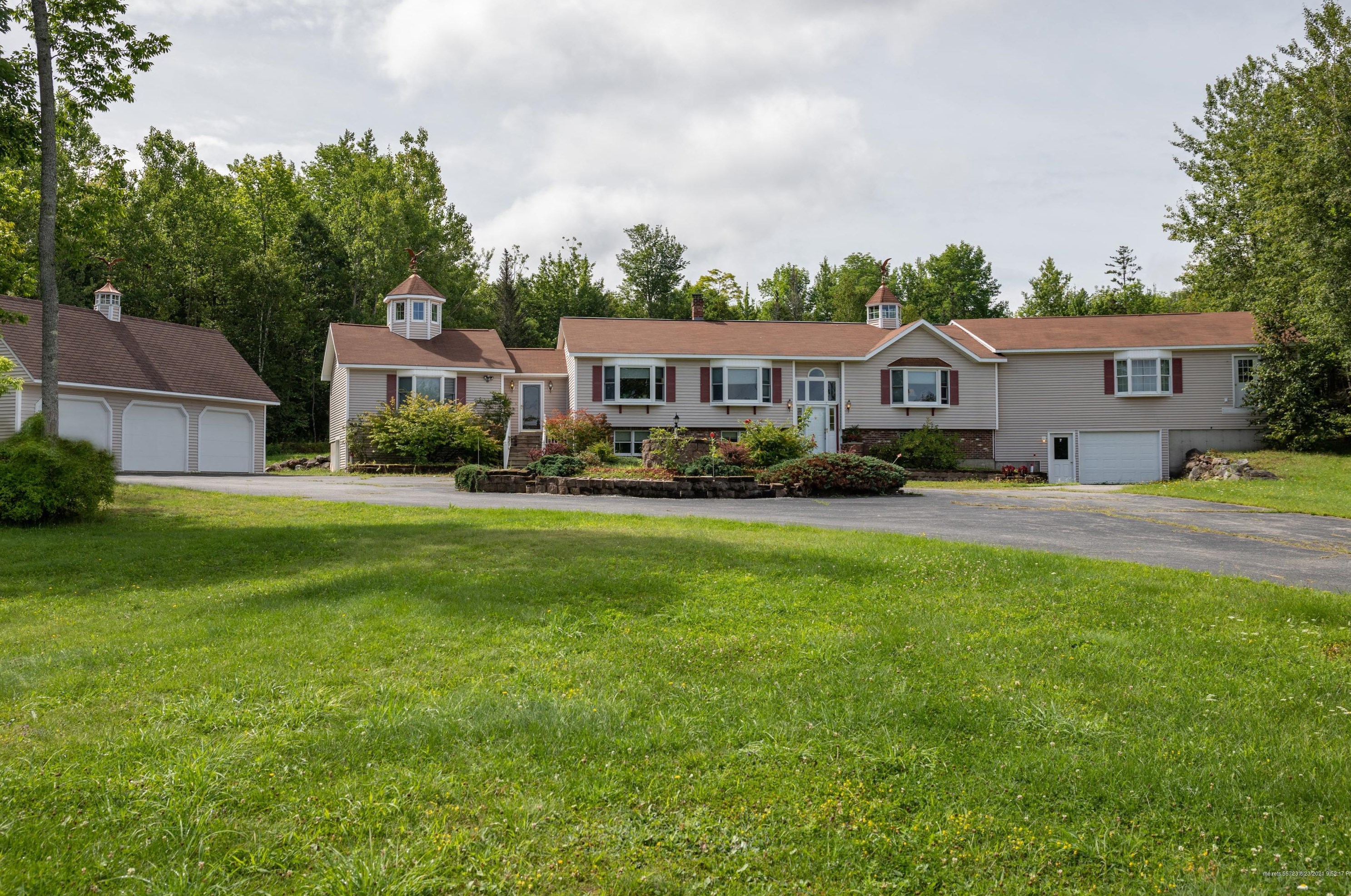 435 Central St, Verona Island, ME 04416