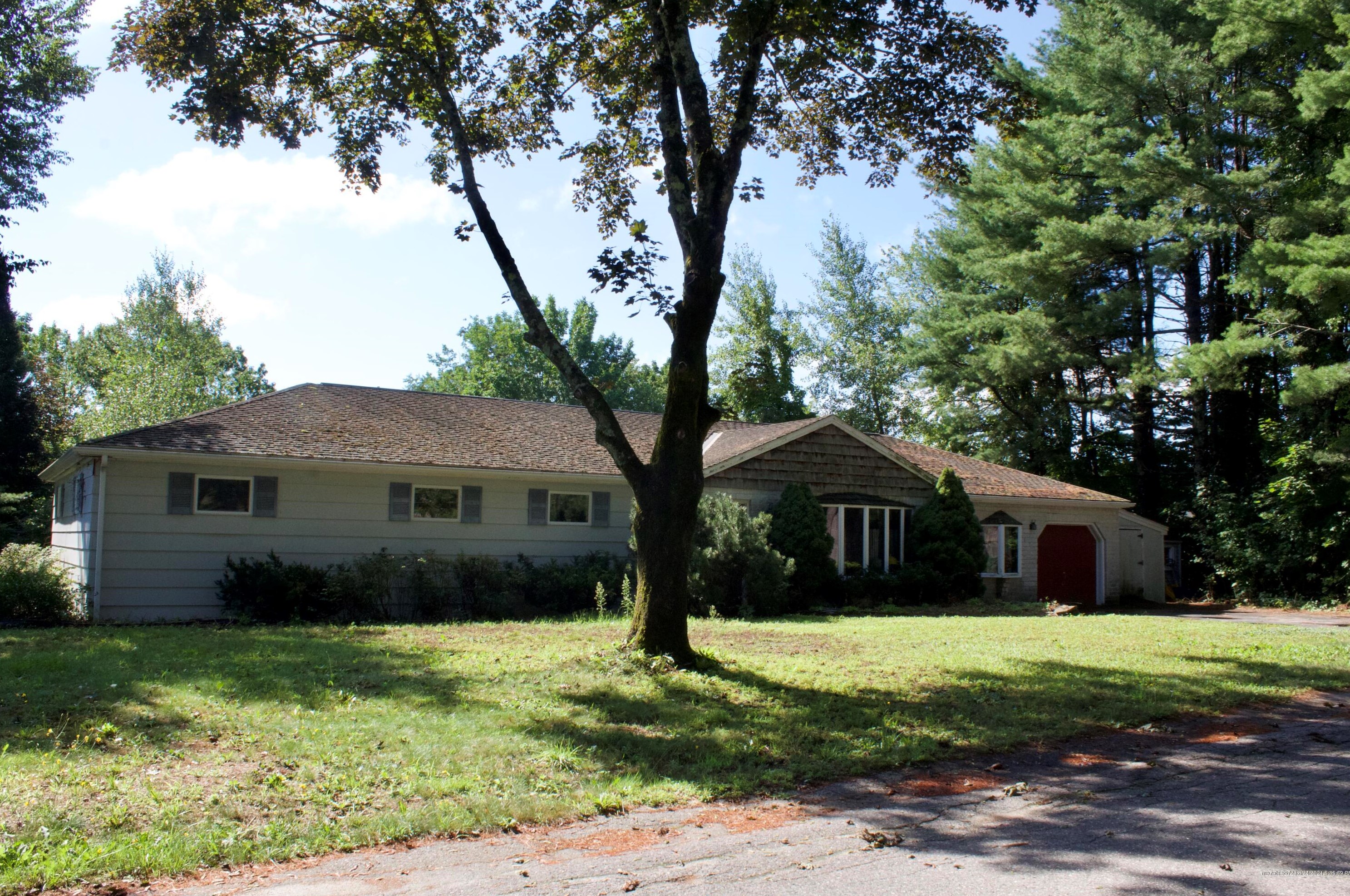 2 Kimberly Ln, Portland, ME 04105