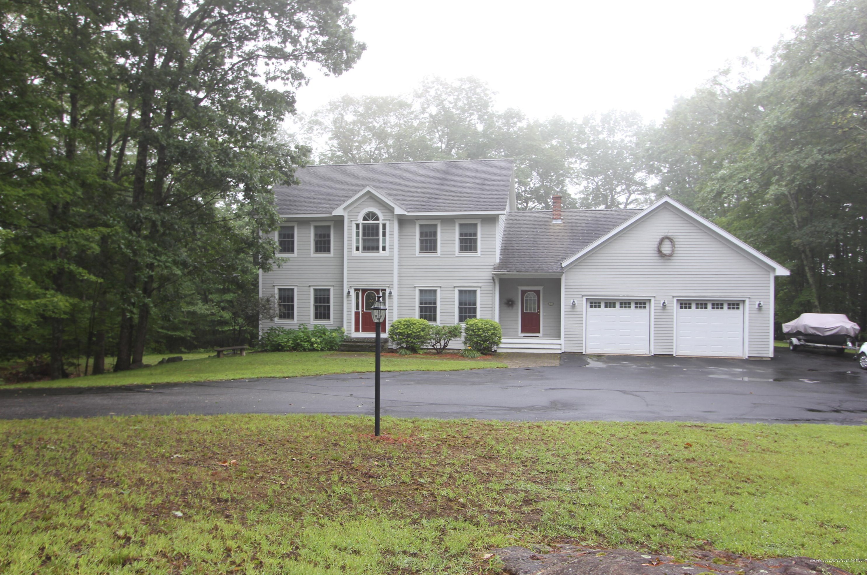 10 Acorn Ln, Lewiston, ME 04240