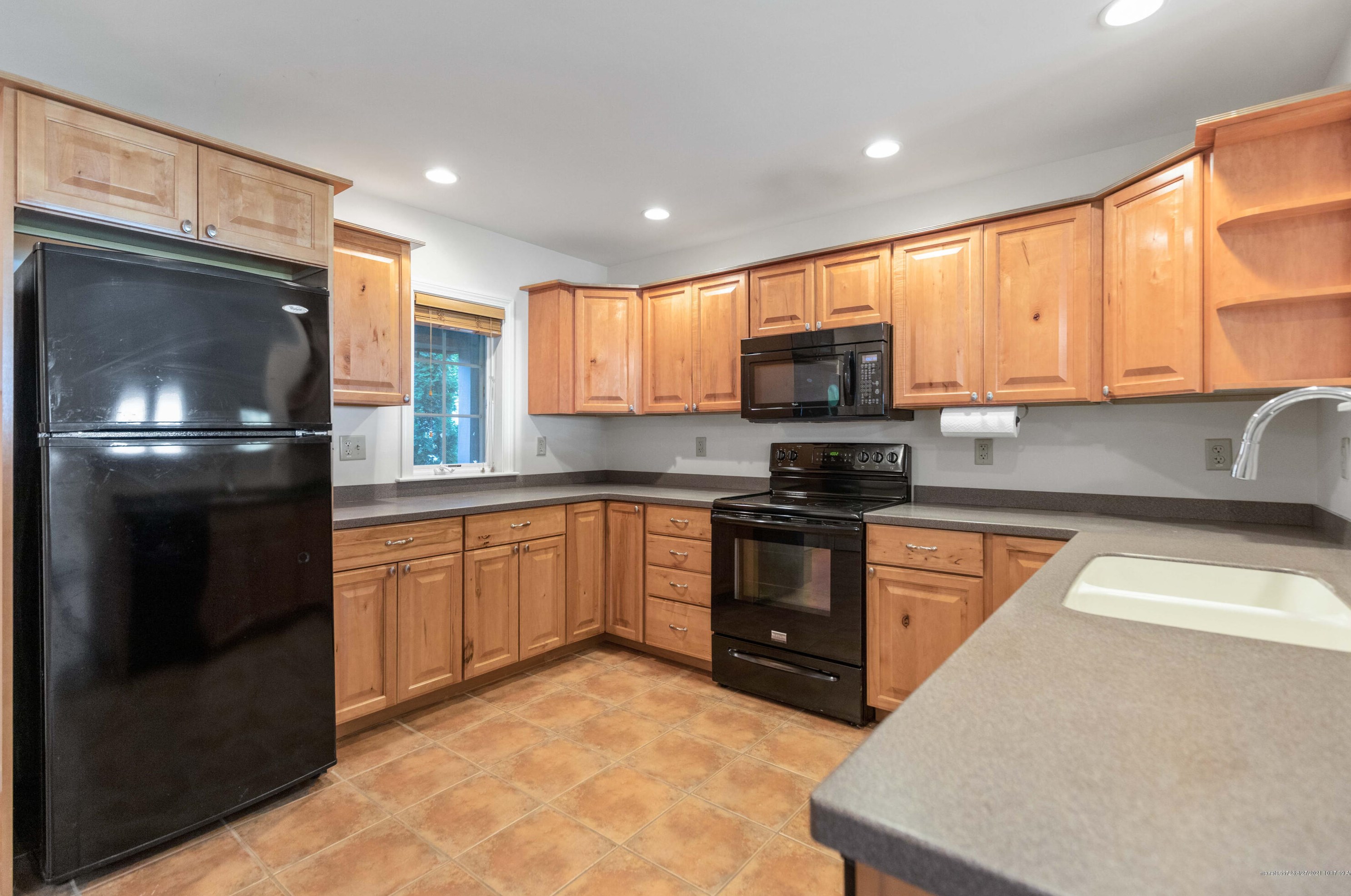 25 Stepping Stone Ln, Portland ME  04103-1322 exterior