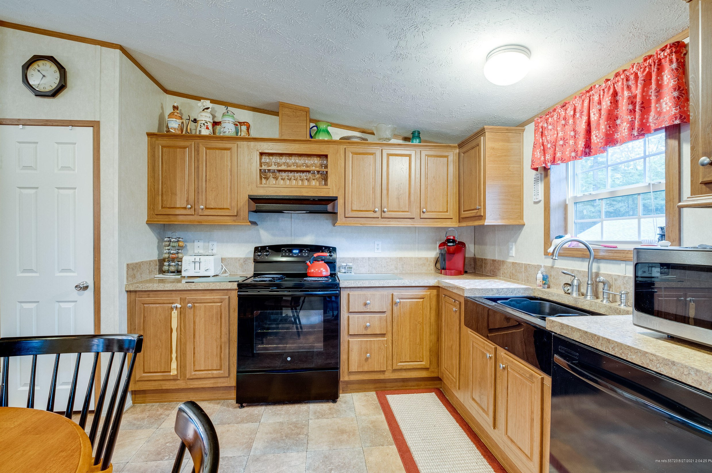 7 Oliver St, Naples, ME 04055