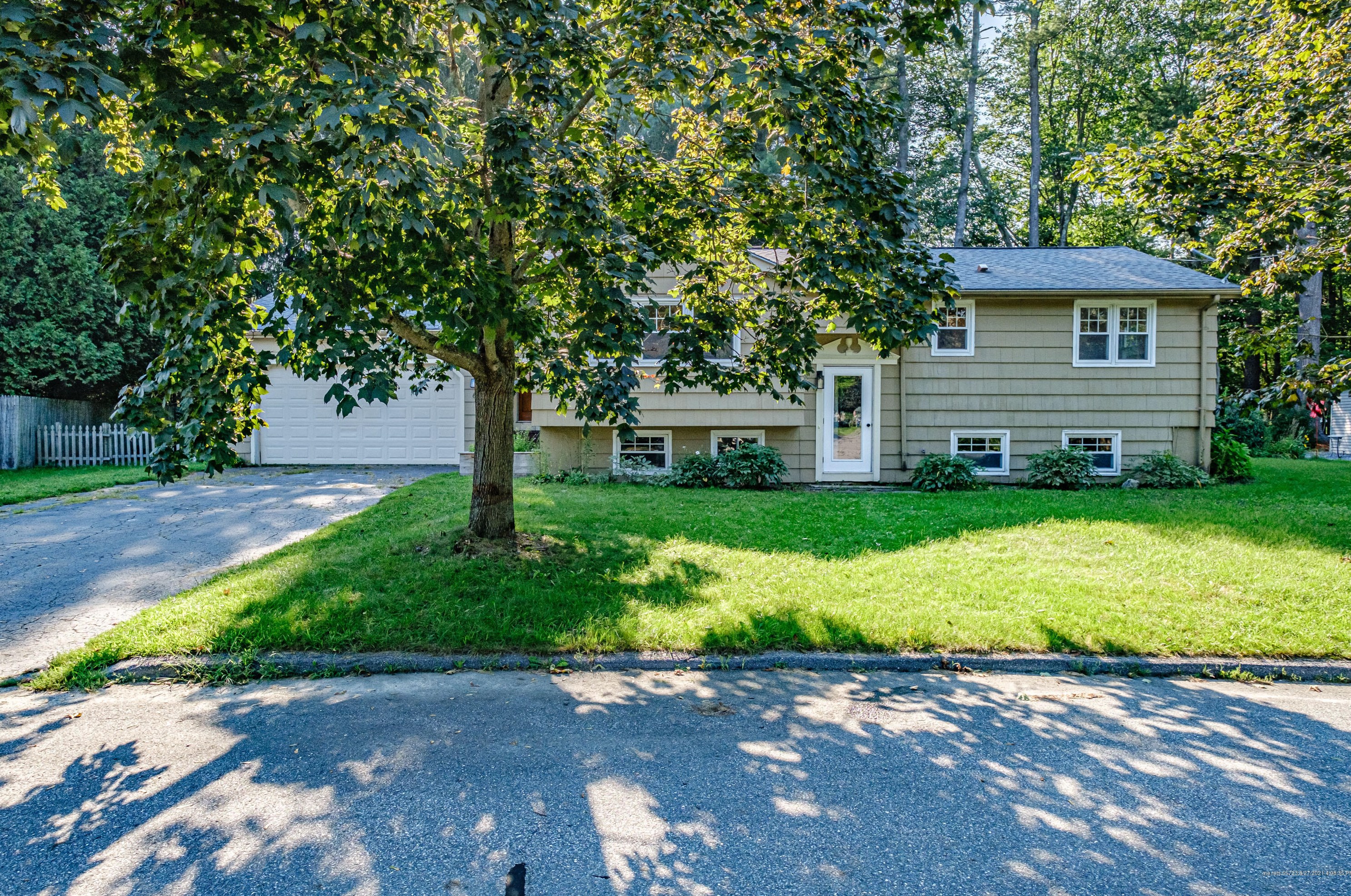 6 Settlers Rd, Westbrook, ME 04092-4637