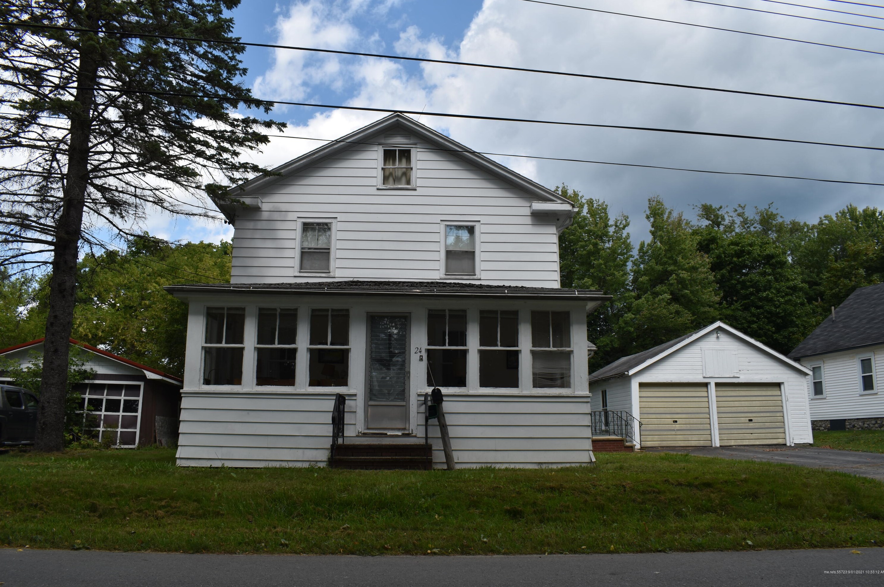 24 Mackenzie Ave, Lincoln, ME 04457 exterior