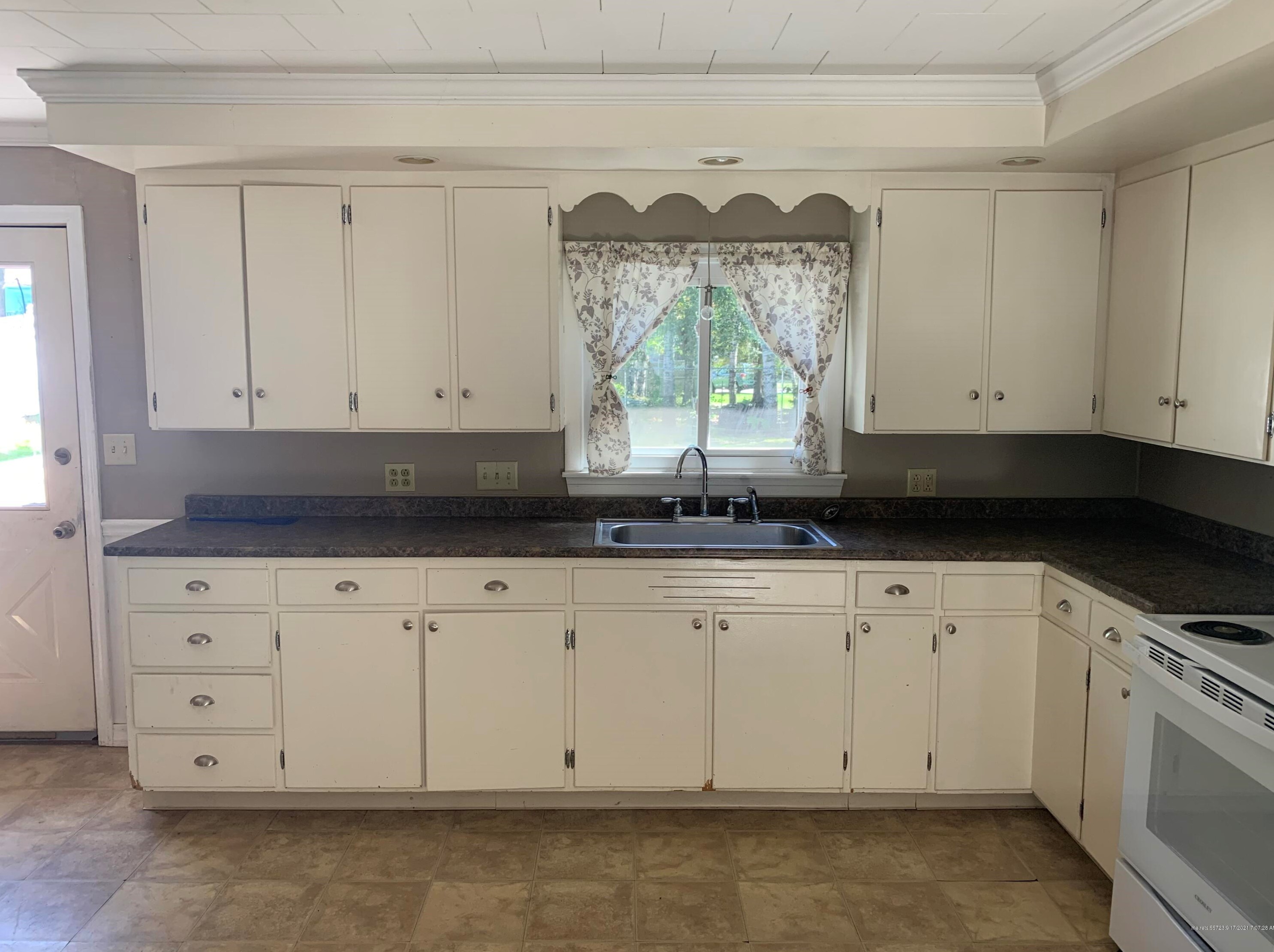 7 New York St, Millinocket, ME 04462