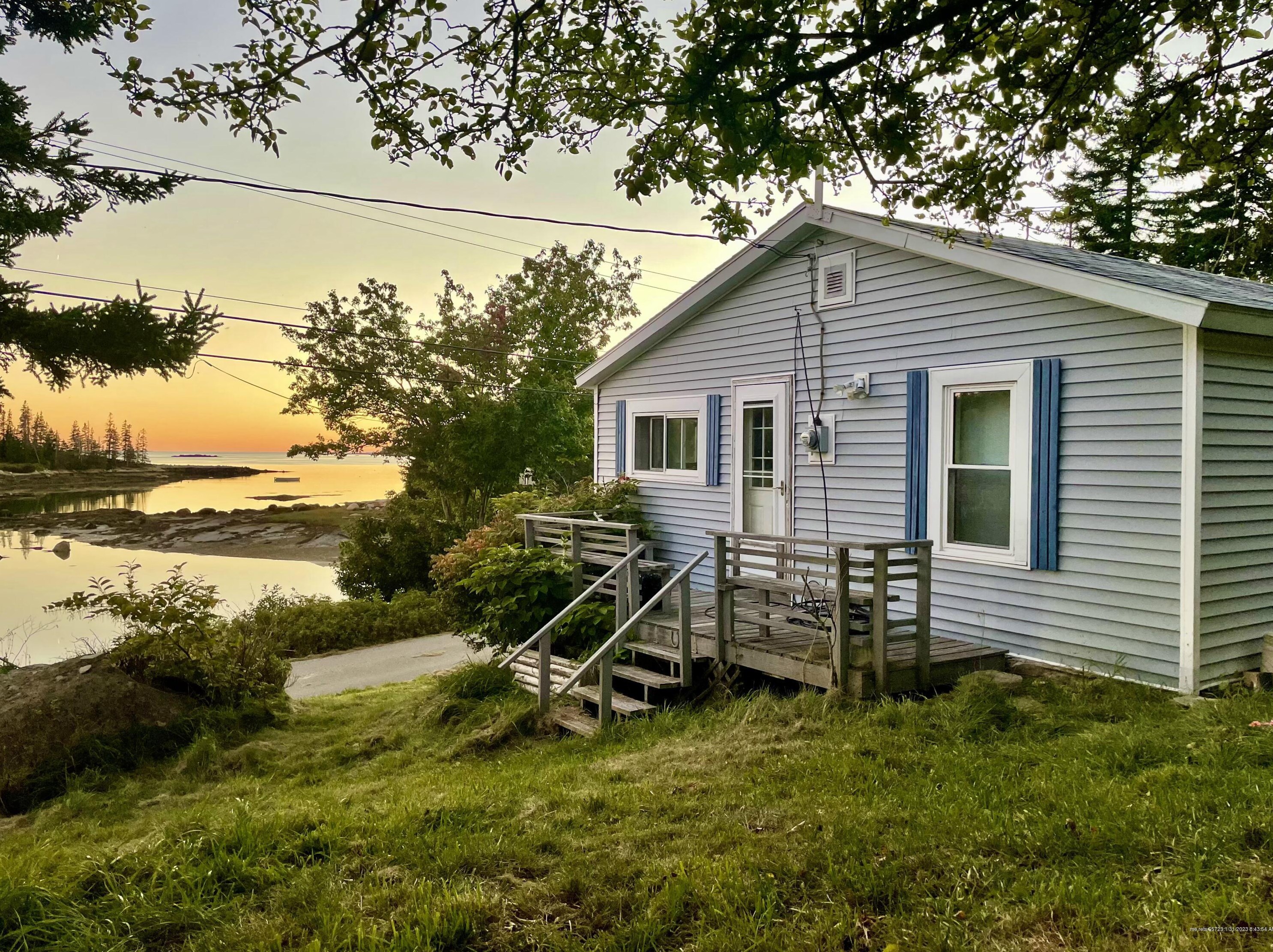 49 Dyers Island Rd, Vinalhaven, ME 04863