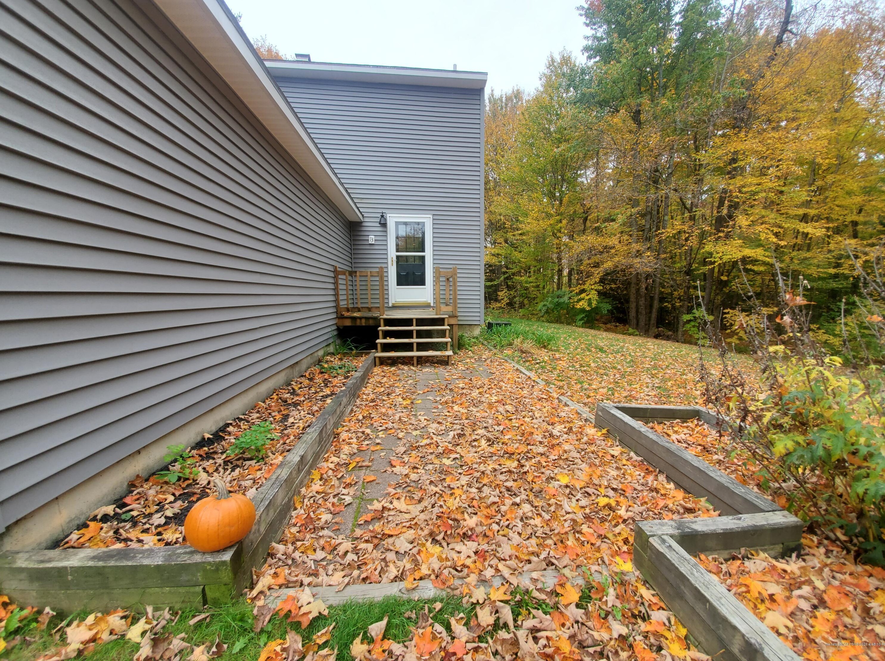 13 Berry Rd, Readfield ME  04355-3132 exterior