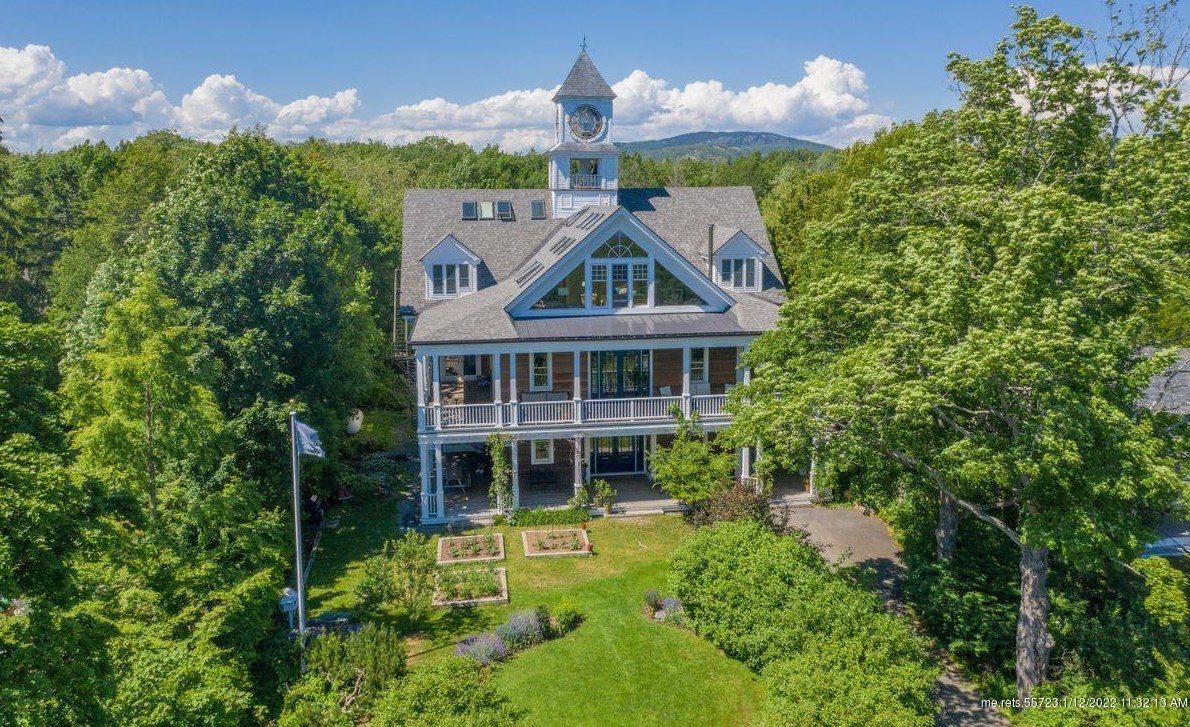 11 Church St #8, Rockport, ME 04856