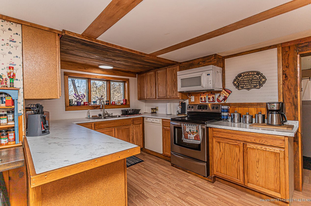 24 Prospect St, Wilton, ME 04294