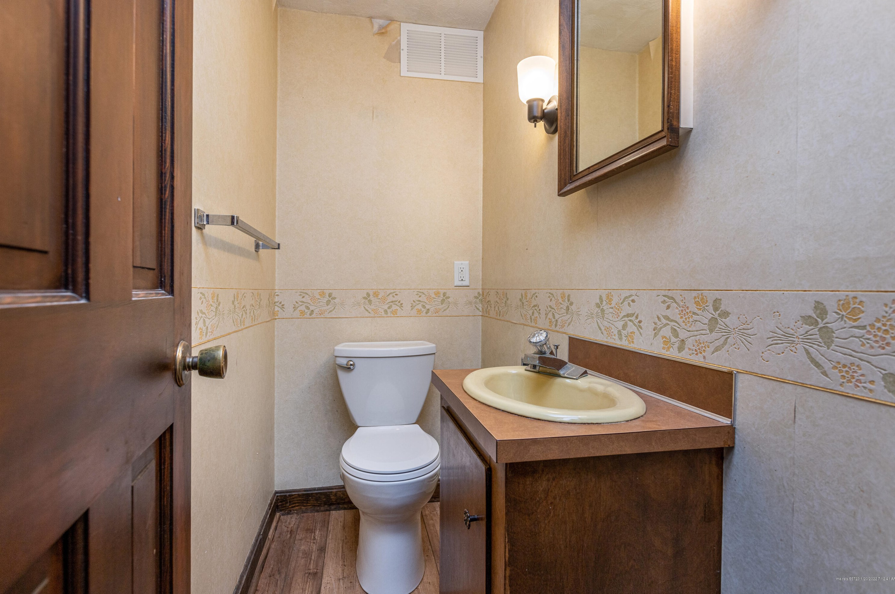 5 Whitworth Dr, Portland ME 04106-6547 exterior