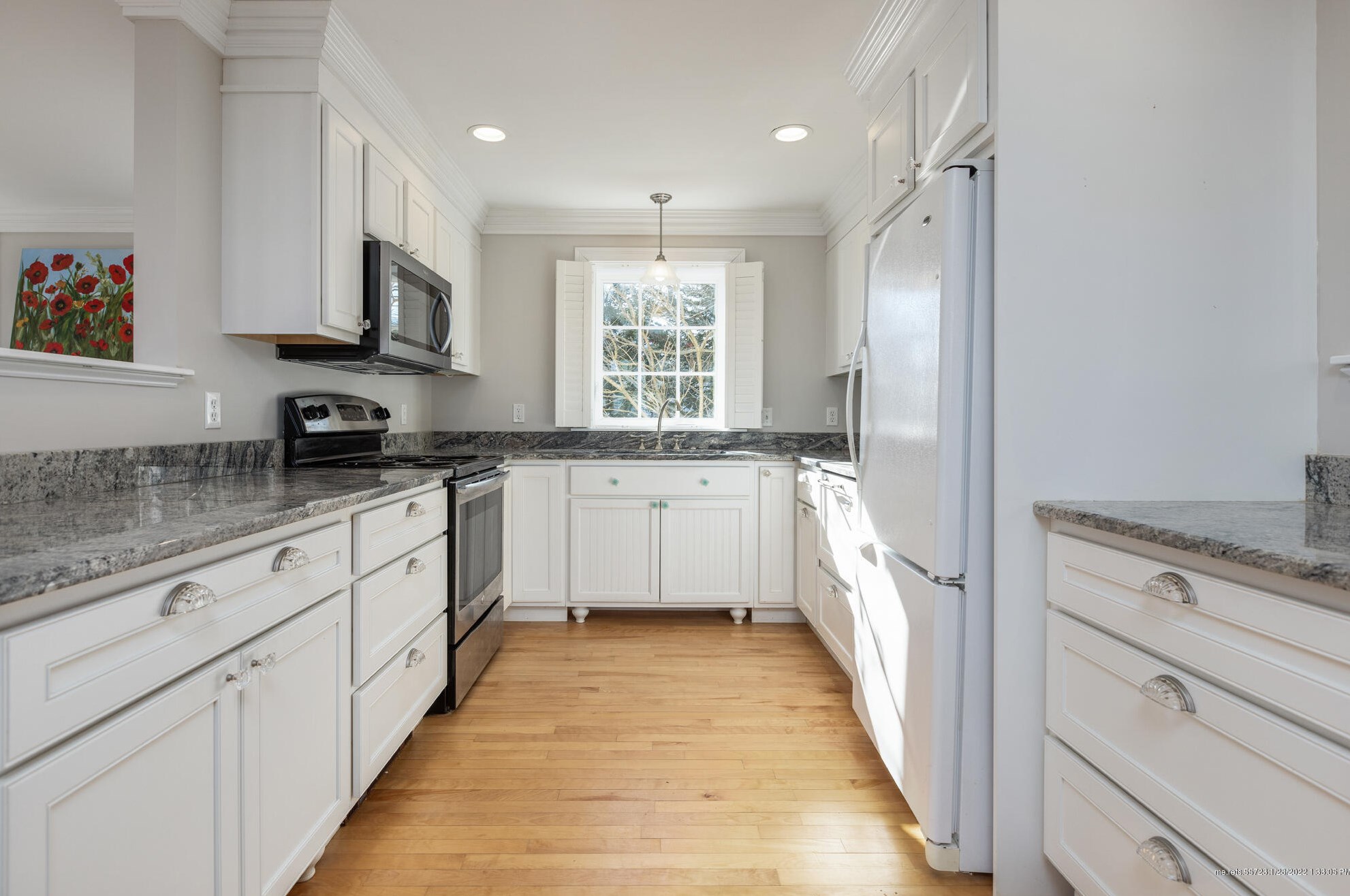 2 Bluff Rd, Portland ME 04106-5104 exterior