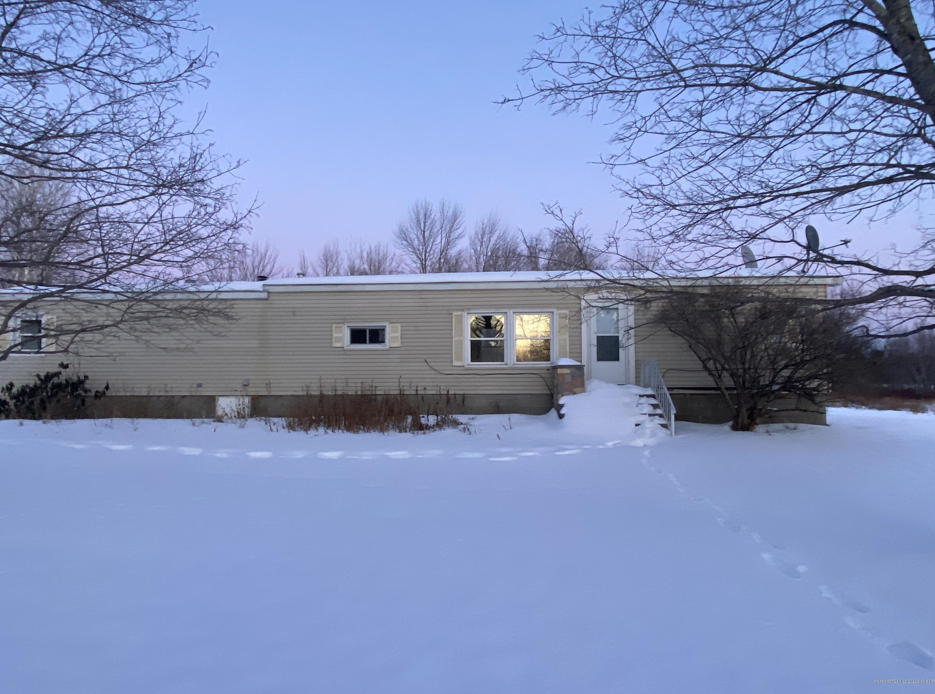 80 Reeves Rd, Bradford, ME 04410