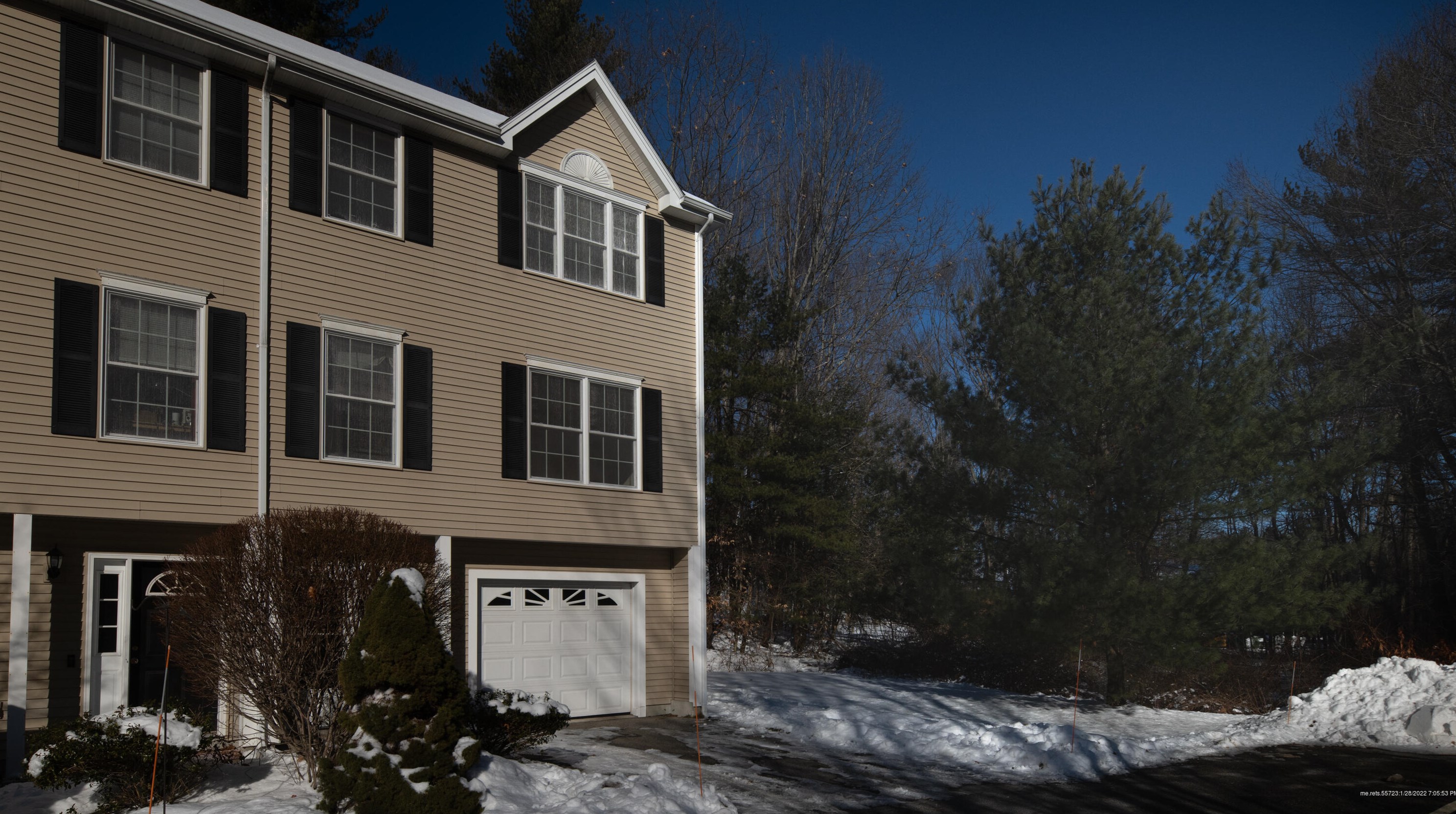 28 Woodside Dr, Gorham, ME 04038 exterior