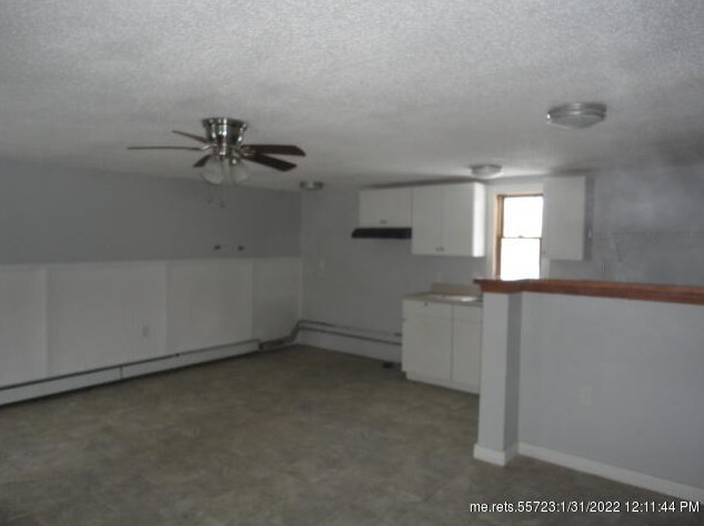 25 Pine St, Newport, ME 04953