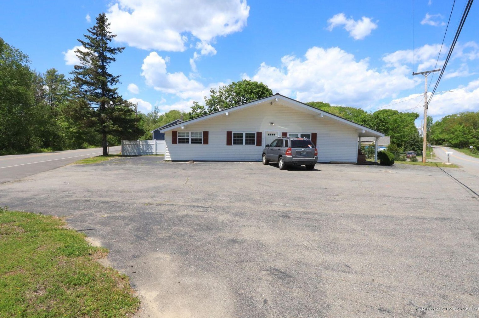 860 Forest Ave, Orono, ME 04473