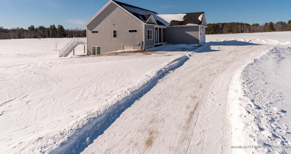 940 Hallowell Rd, Pownal, ME 04069