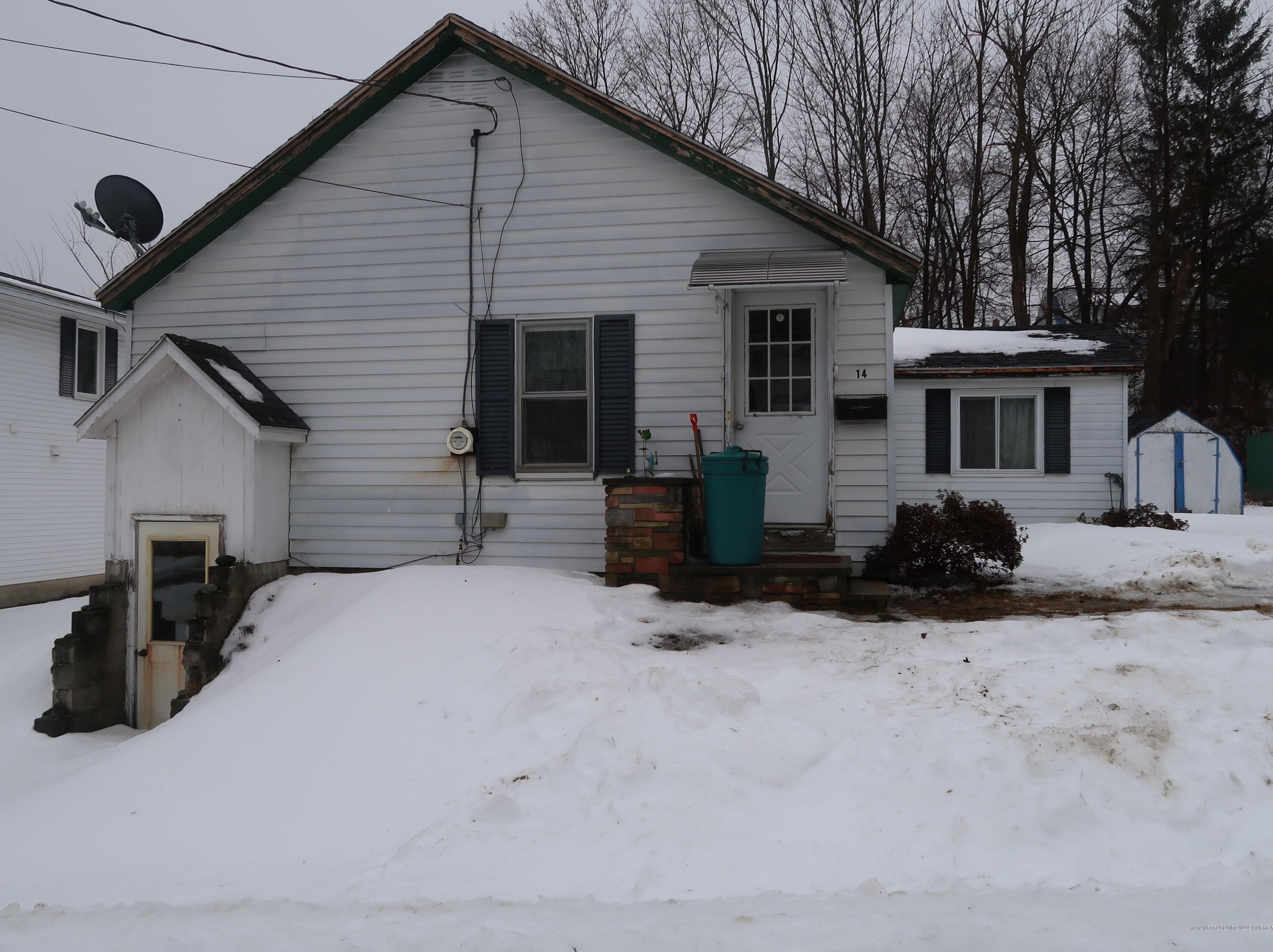 14 Hillcrest St, Augusta, ME 04330