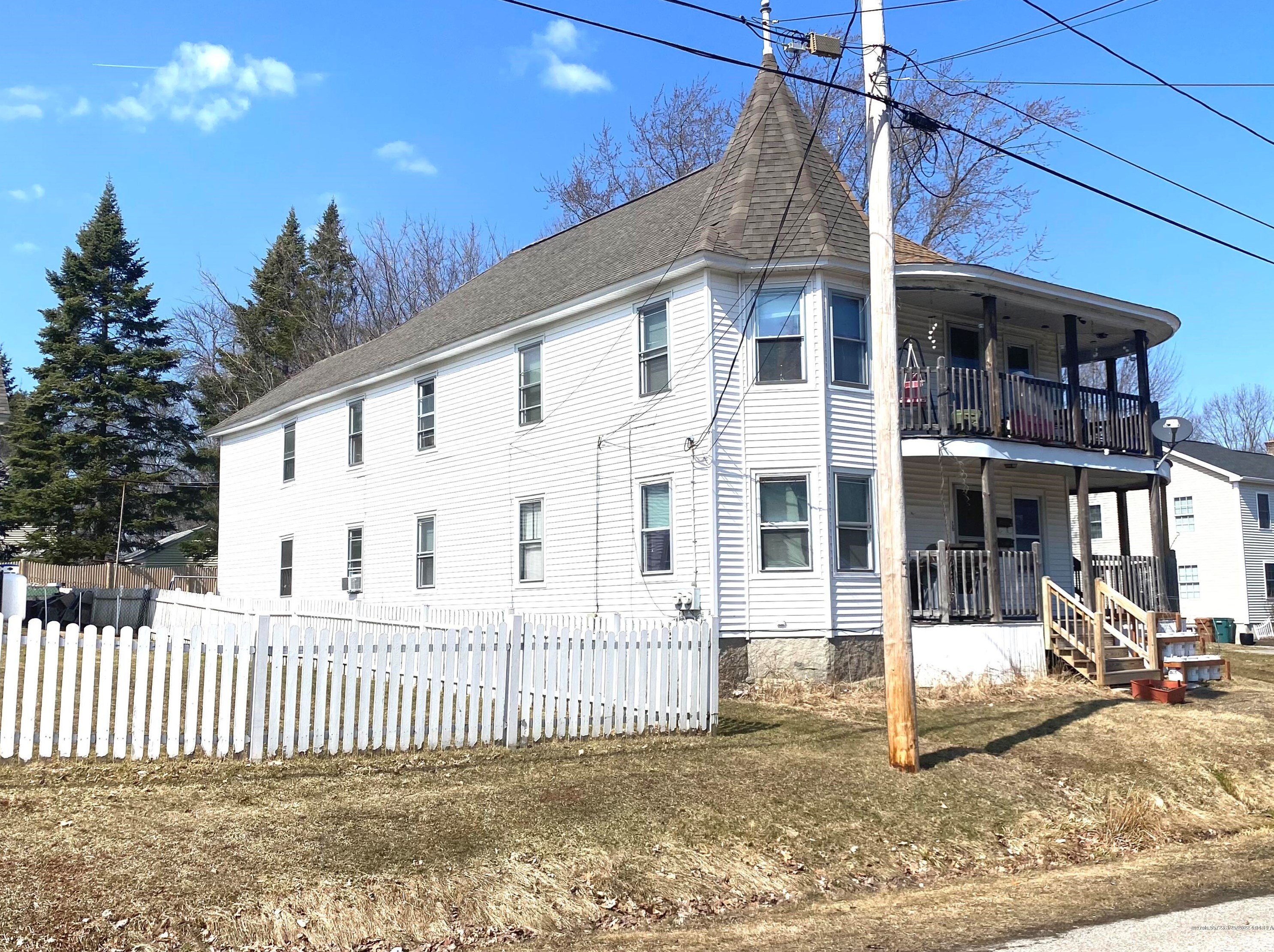 28 Wakefield Ave, Saco, ME 04072-2925