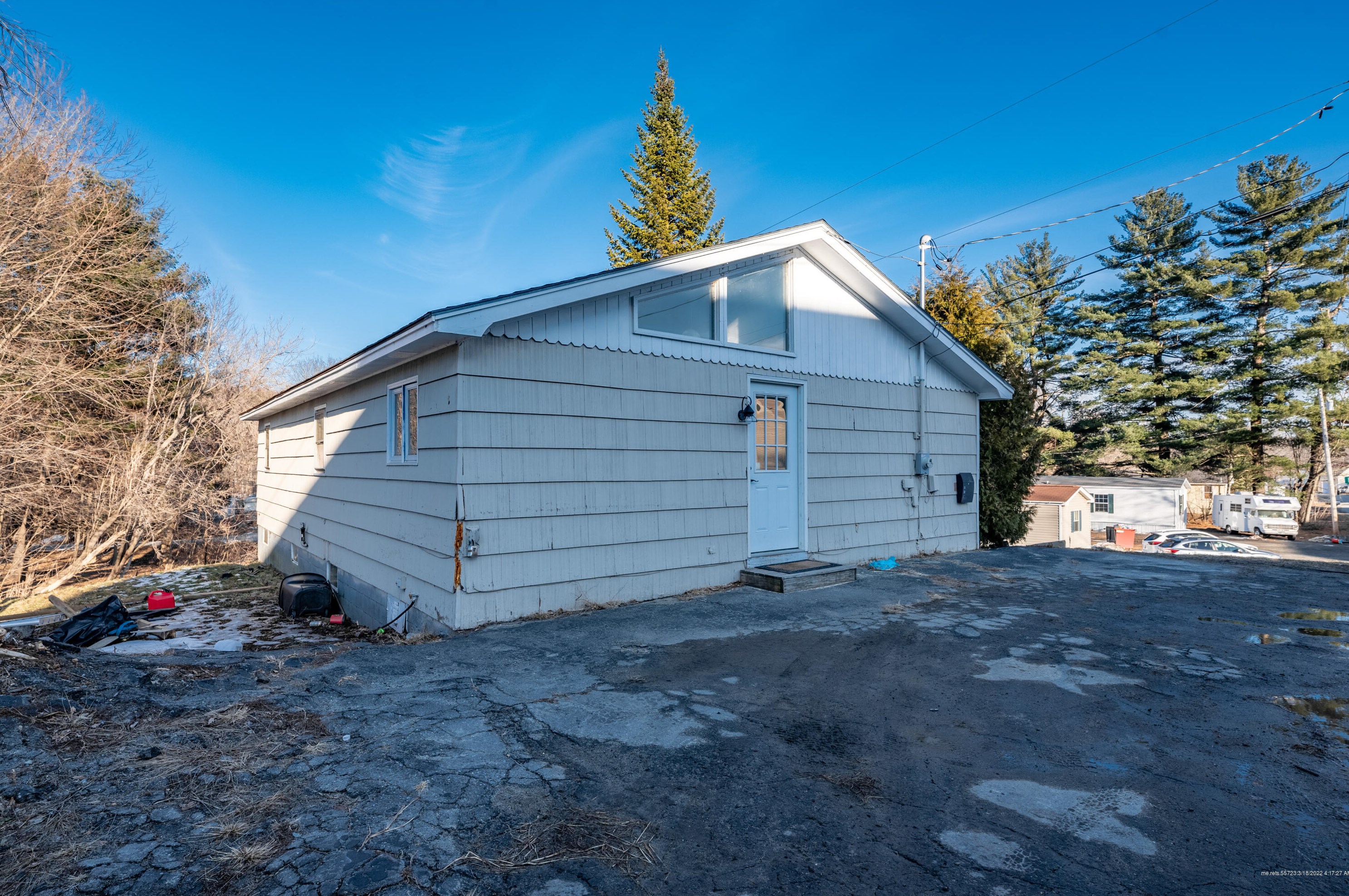 23 2nd St, Farmingdale, ME 04344