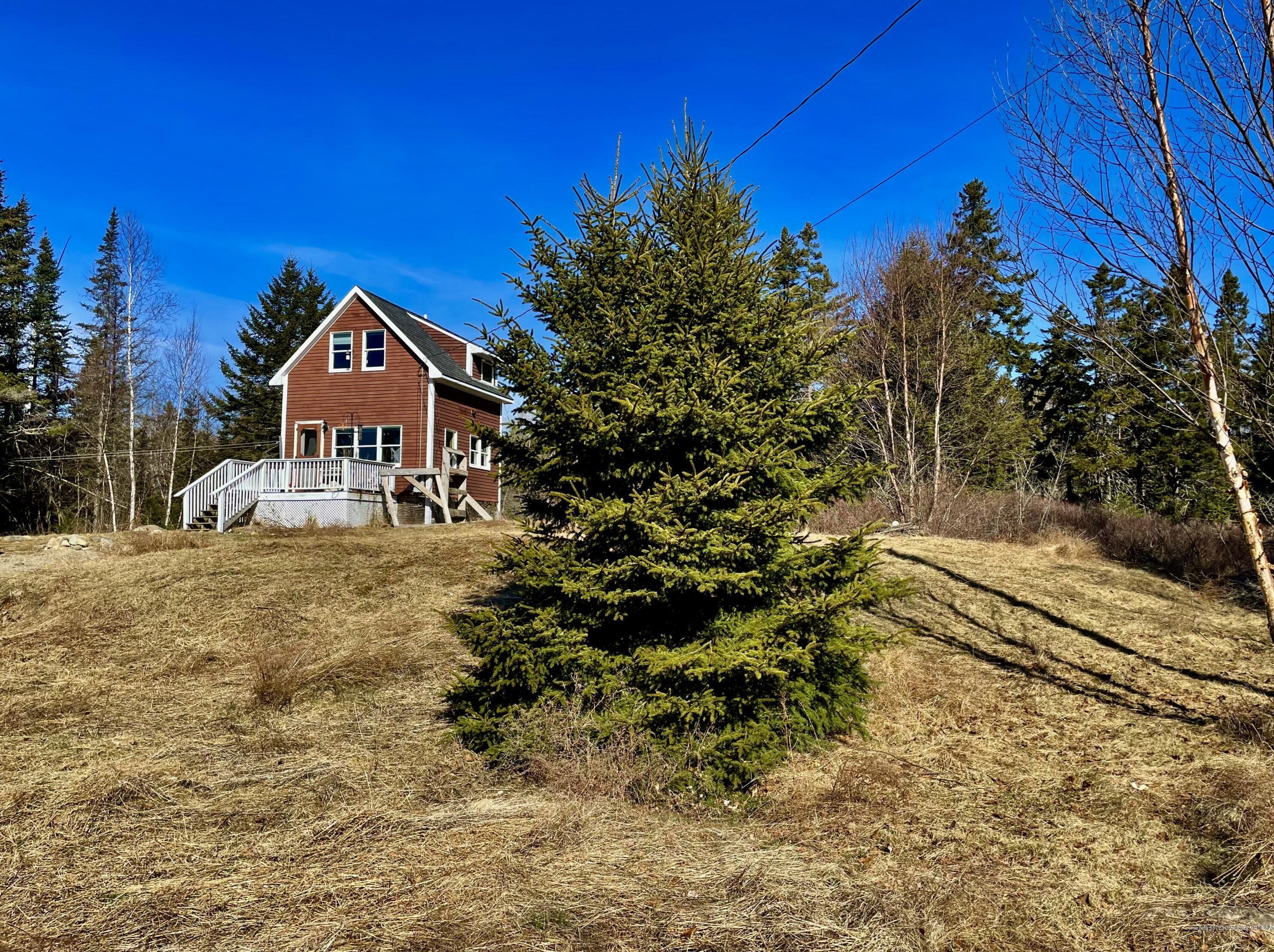 748 N North Haven Rd, Vinalhaven, ME 04863