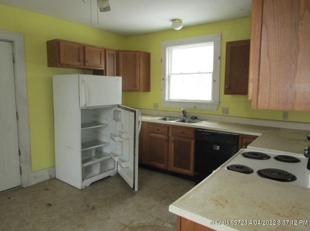 10 Hathorn St, Richmond, ME 04357