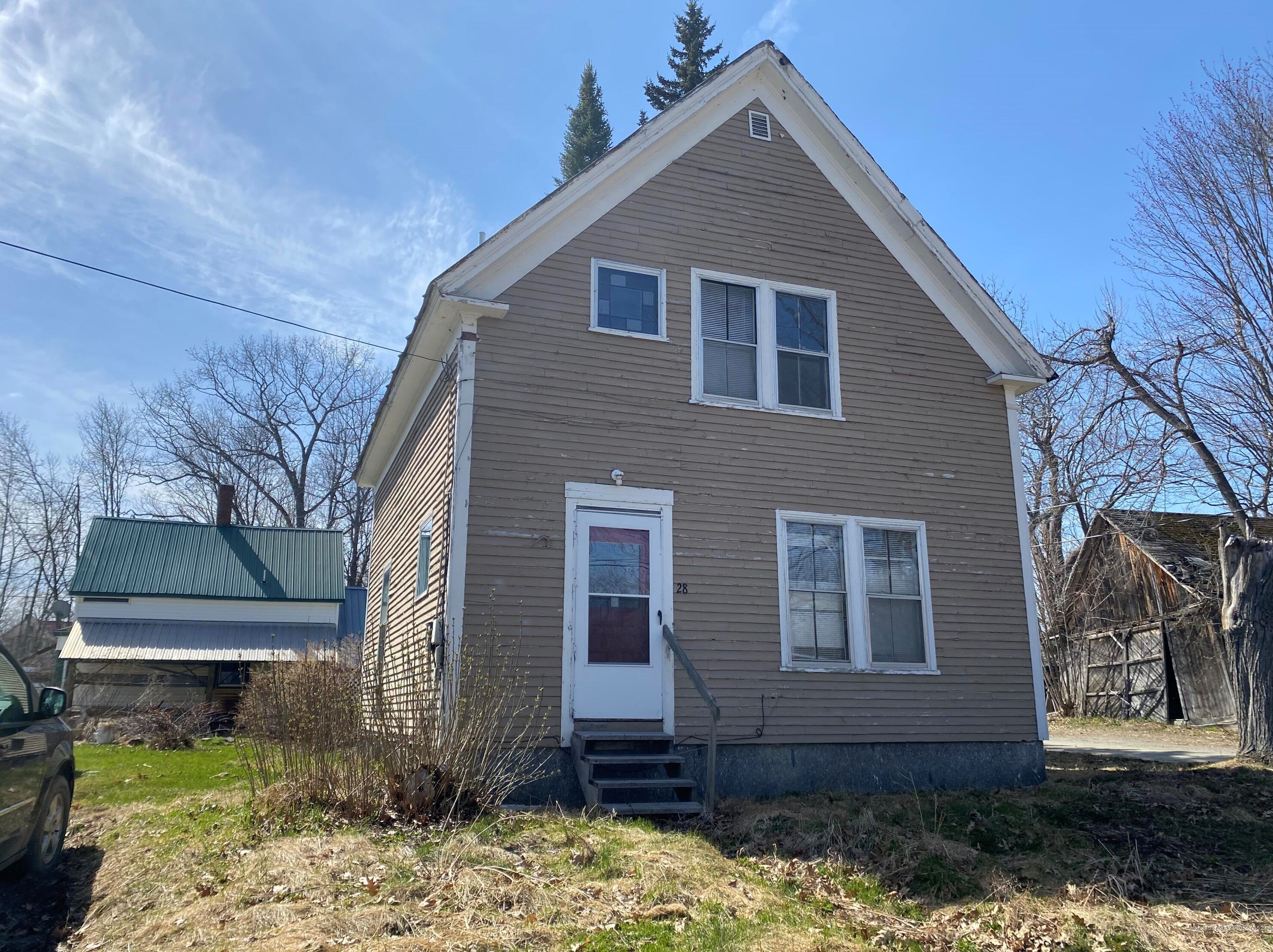 28 Hubbard Ave, Hartland, ME 04943