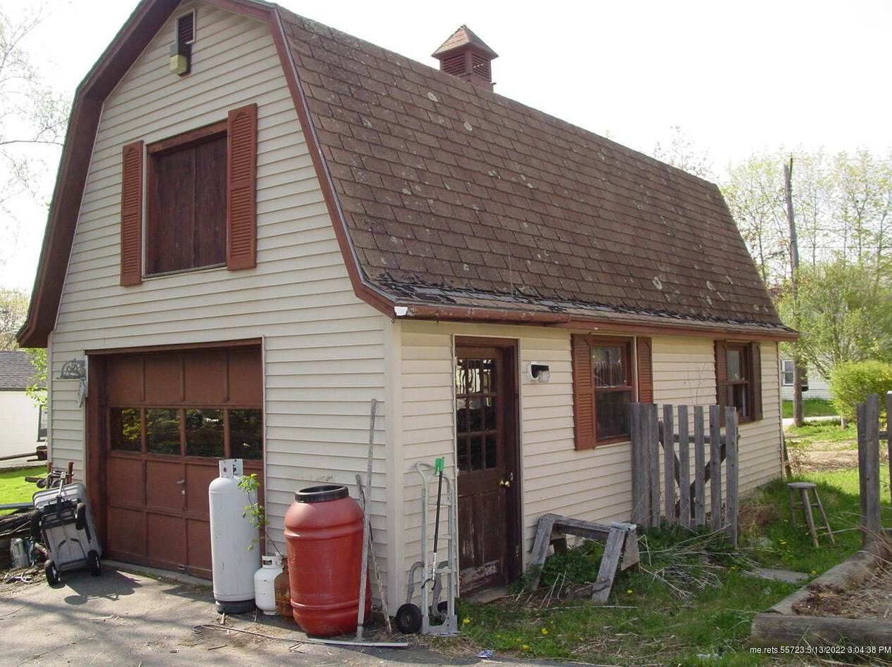 113 Front St, Old-Town, ME 04468 exterior