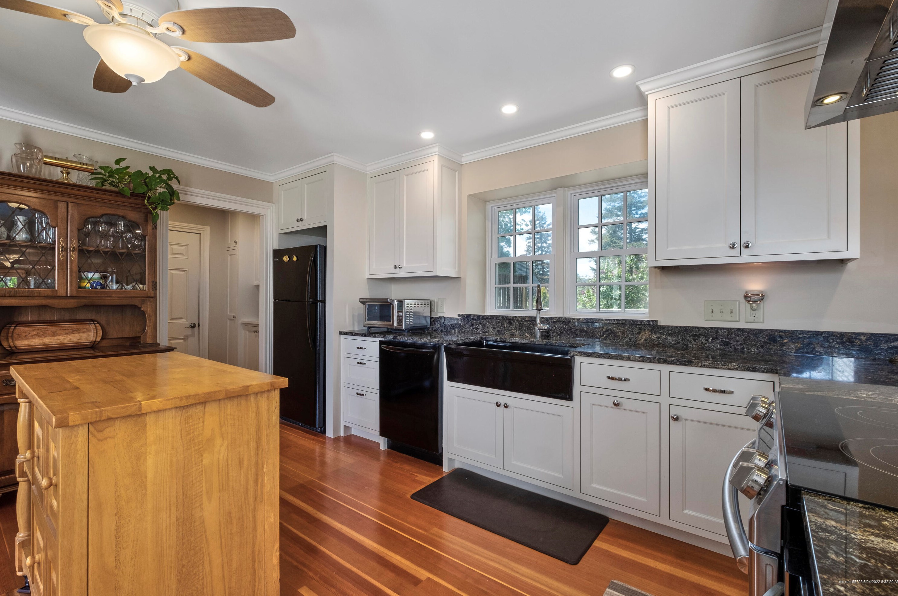 8 Pacific St, Rockland, ME 04841