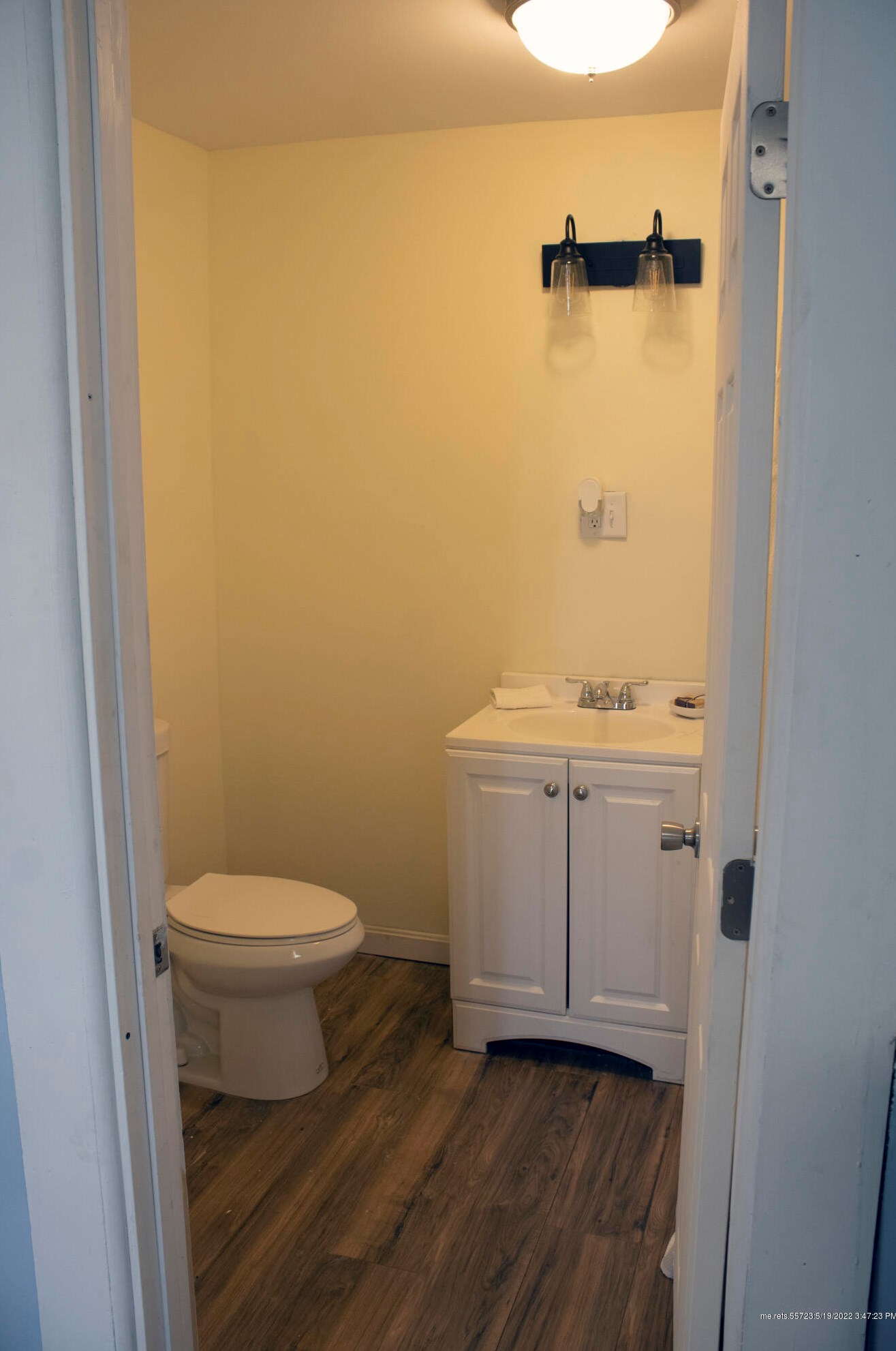 103 Main St, Madison ME 04950-1224 exterior