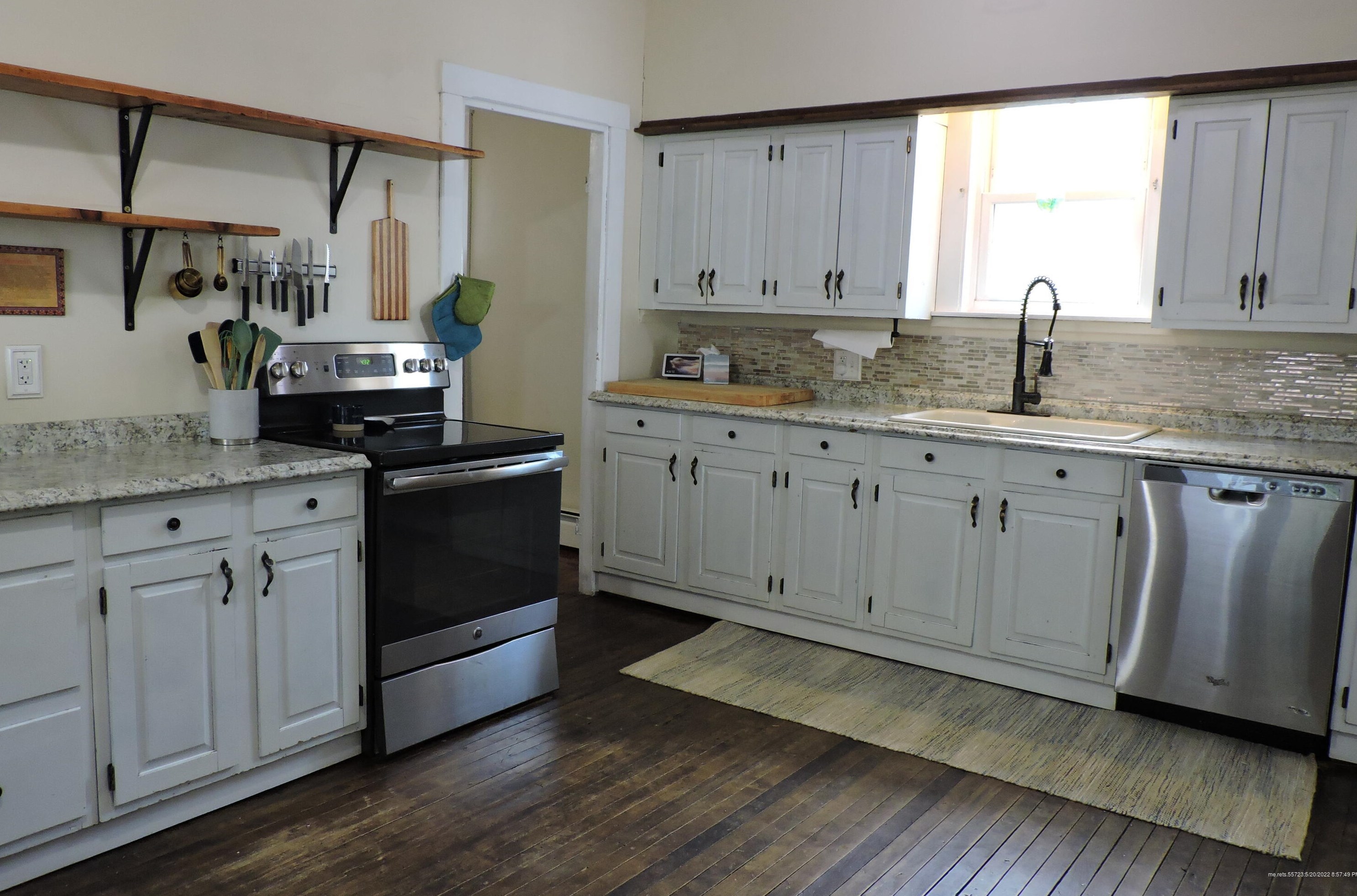 64 Elm St, Pittston, ME 04345-2422
