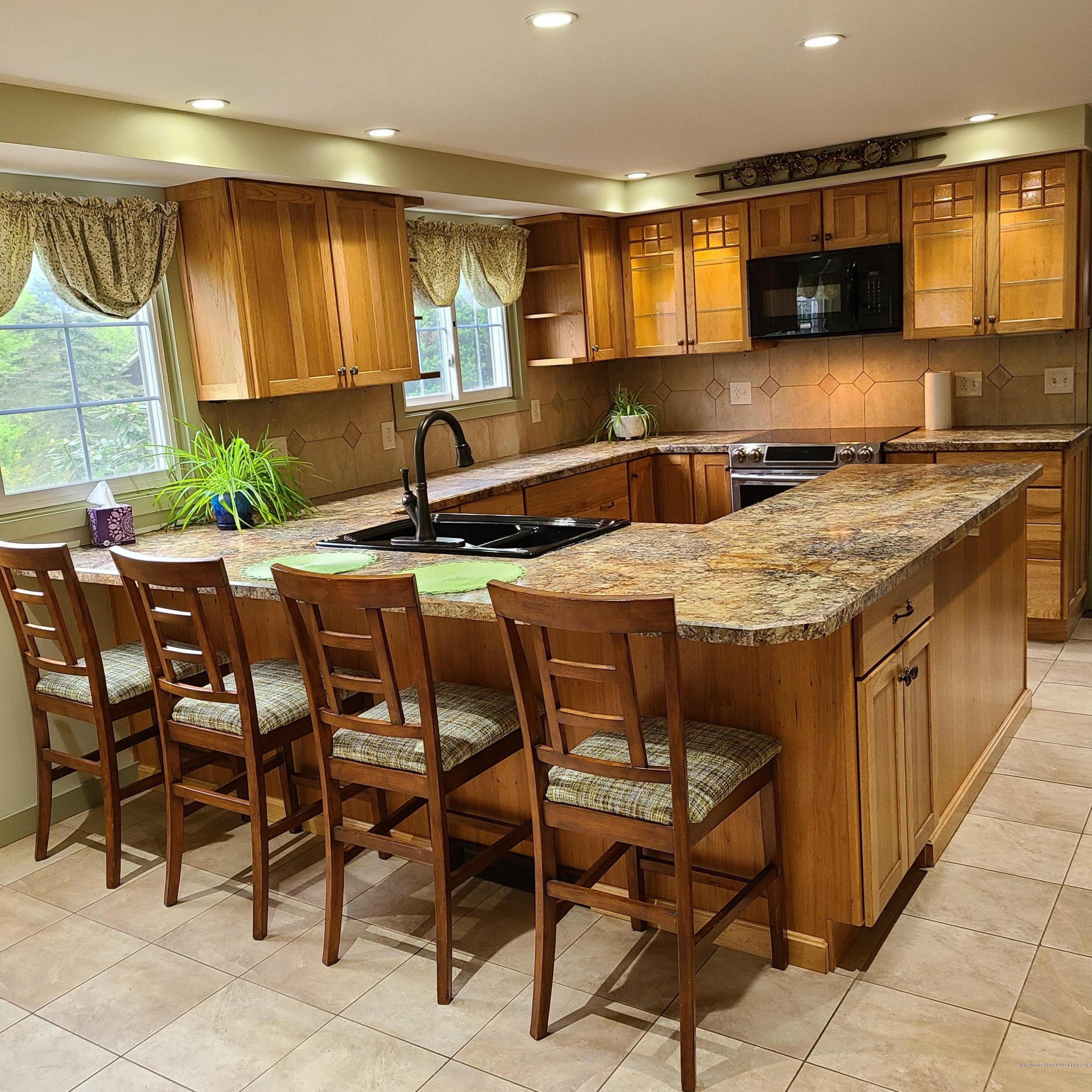 58 Bates St, Auburn, ME 04210-6228