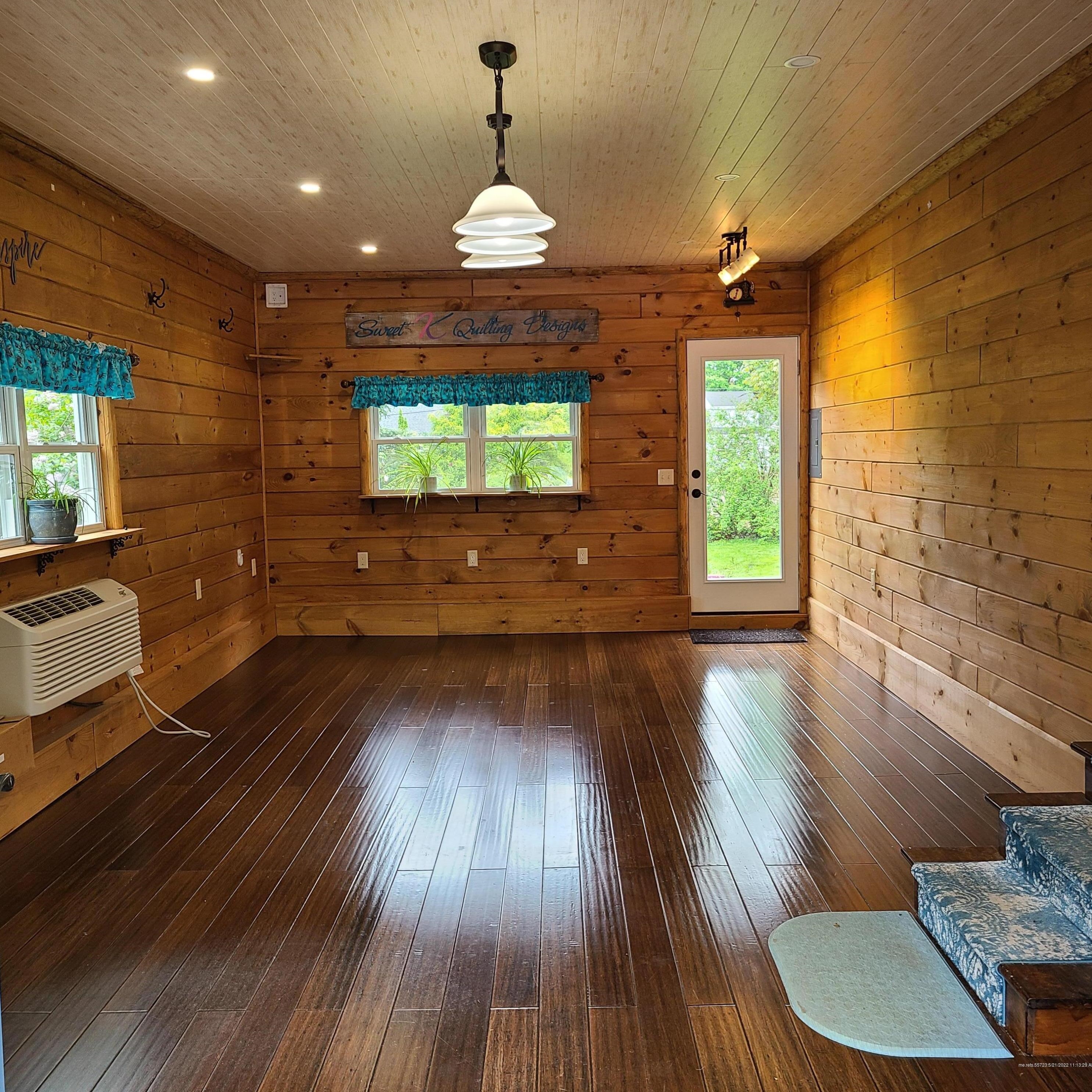 58 Bates St, Auburn ME  04210-6228 exterior