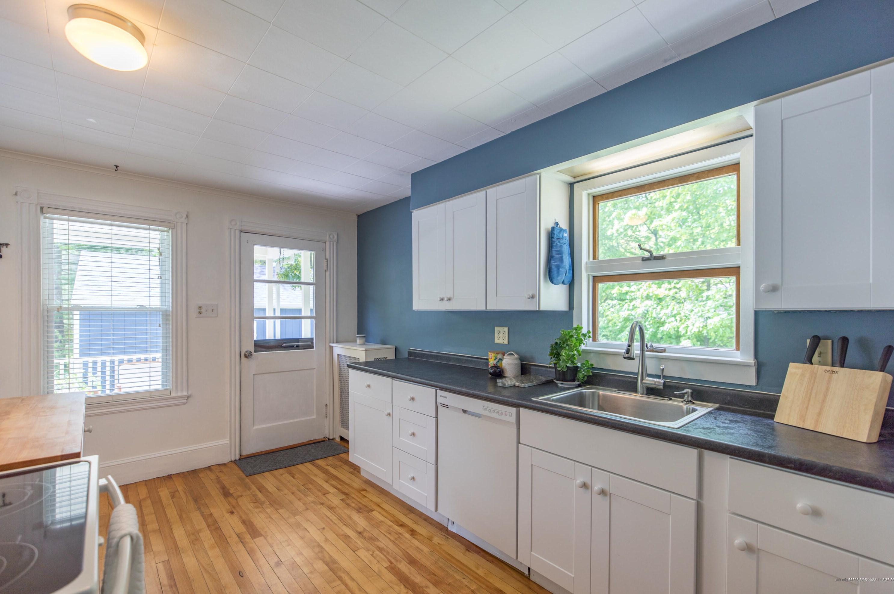 11 Ardmore St, Portland, ME 04103-1110