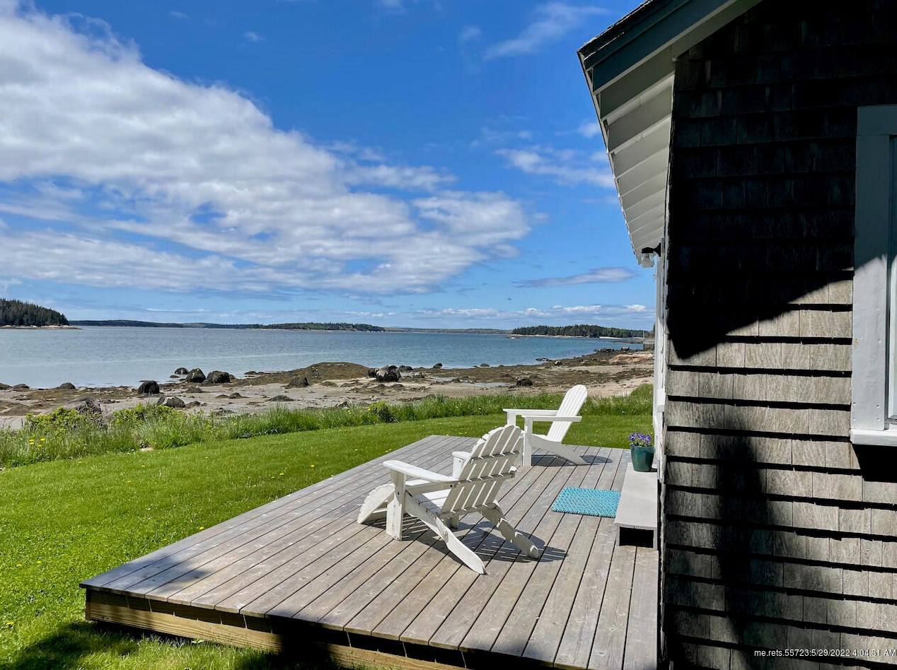 11 Sunrise Ln, Brooklin, ME 04616-3431