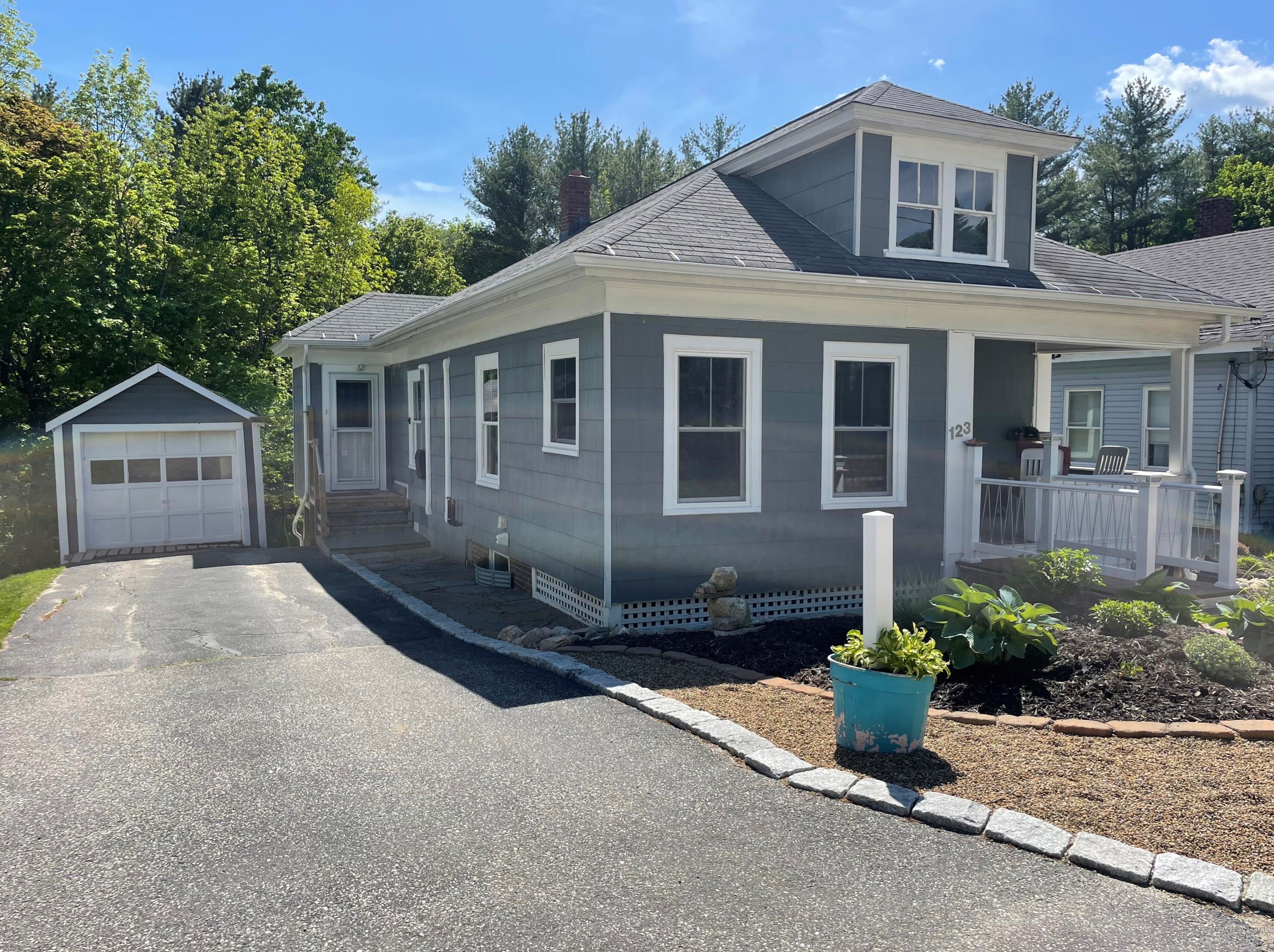 123 Monroe St, Auburn, ME 04210-7416